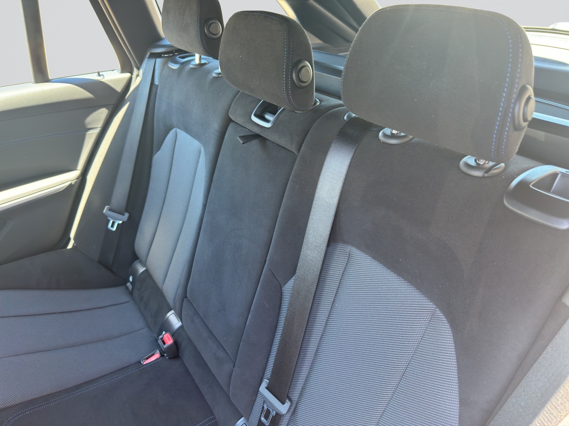BMW 330i M Sport xDrive Steptronic Shadow Line-image-8