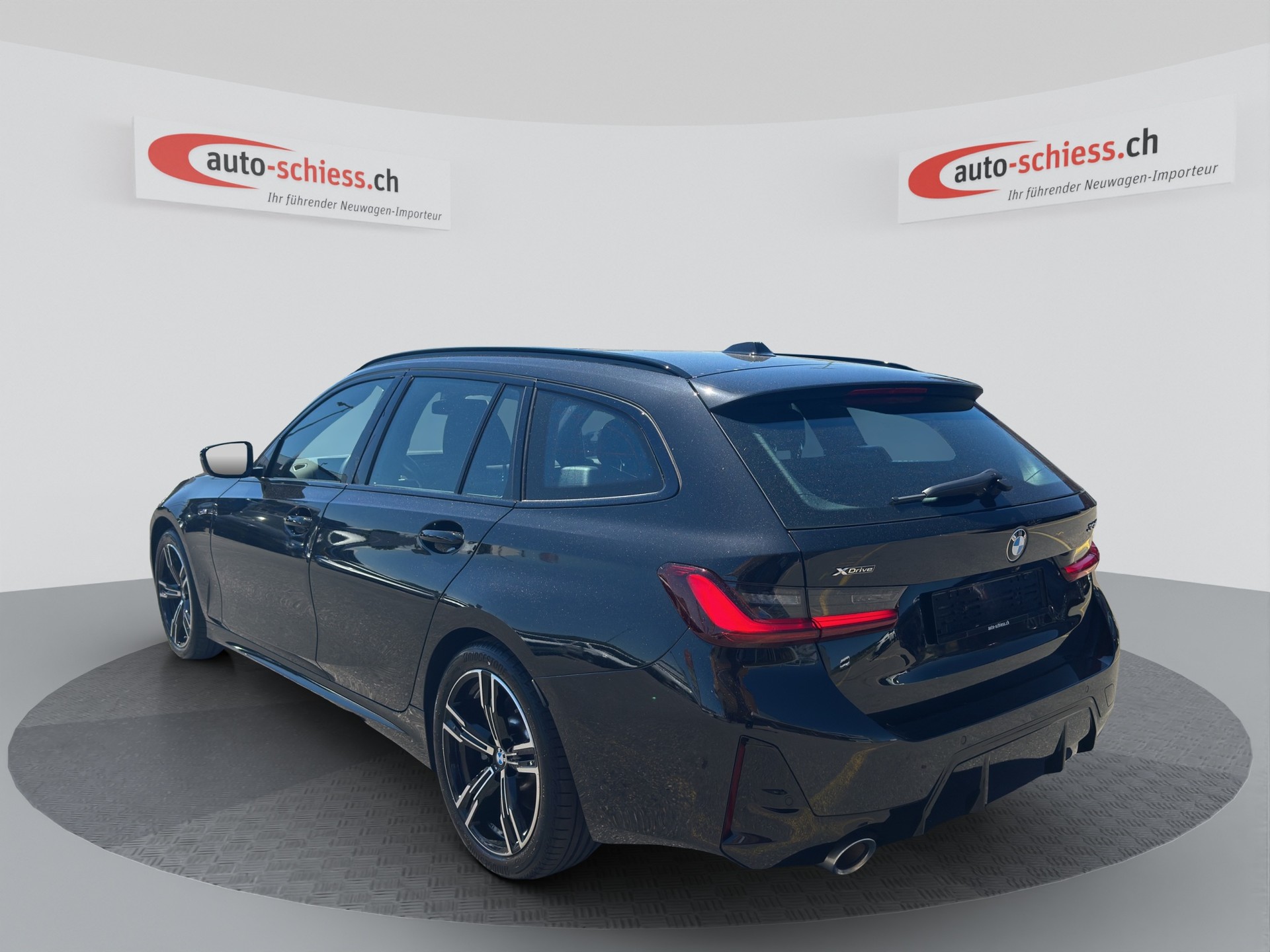 BMW 330i M Sport xDrive Steptronic Shadow Line-showroom-element-2