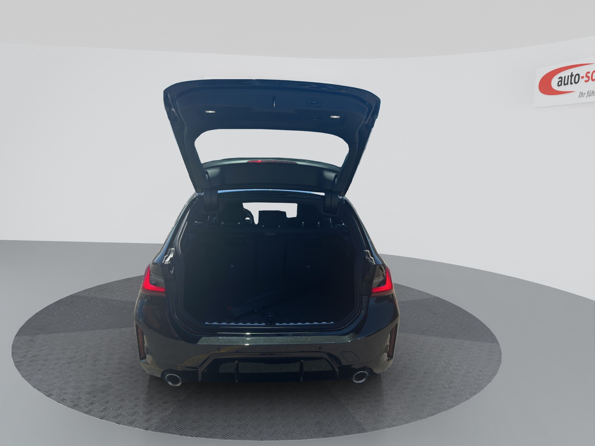 BMW 330i M Sport xDrive Steptronic Shadow Line-image-4