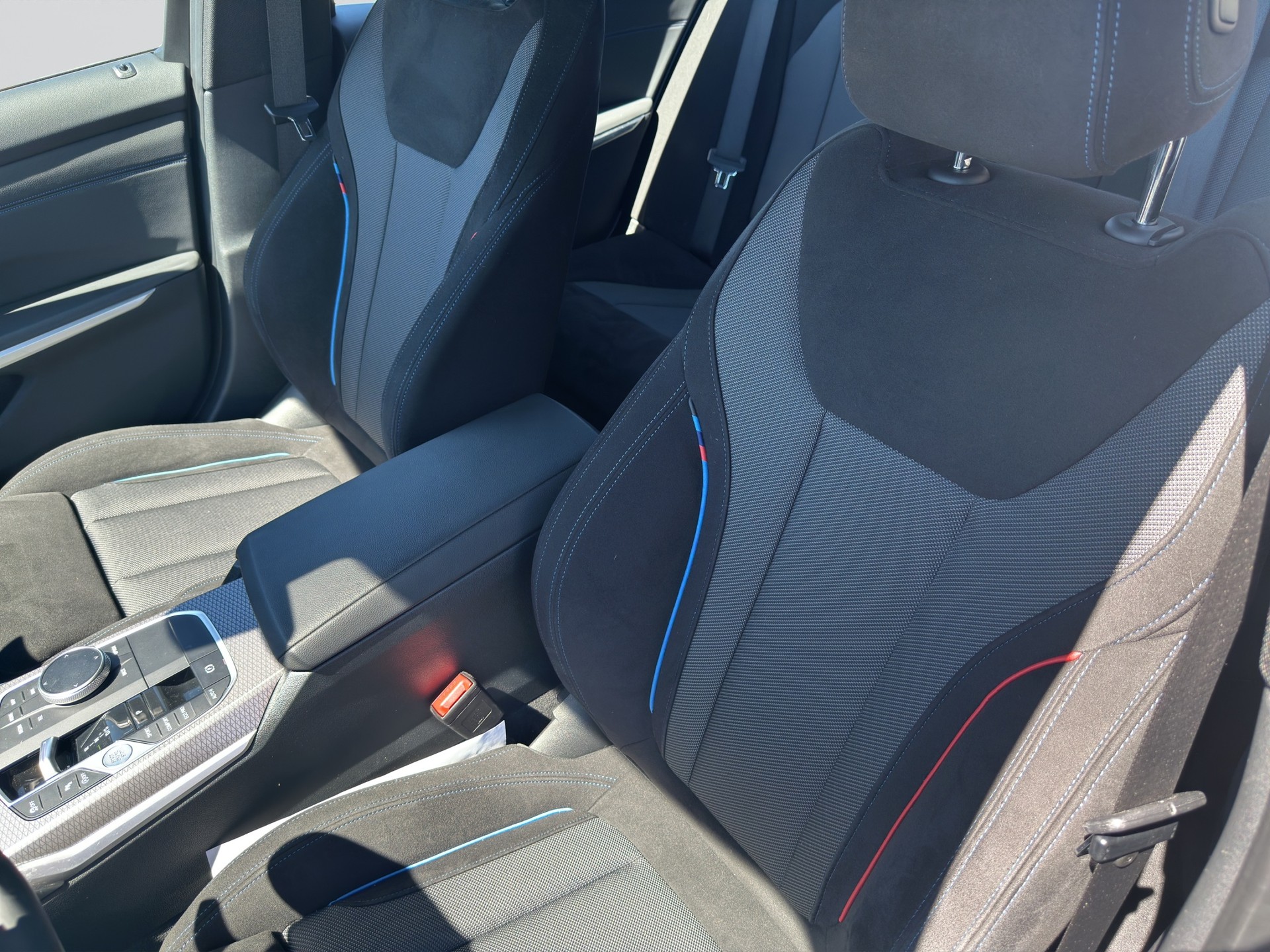 BMW 330i M Sport xDrive Steptronic Shadow Line-image-6