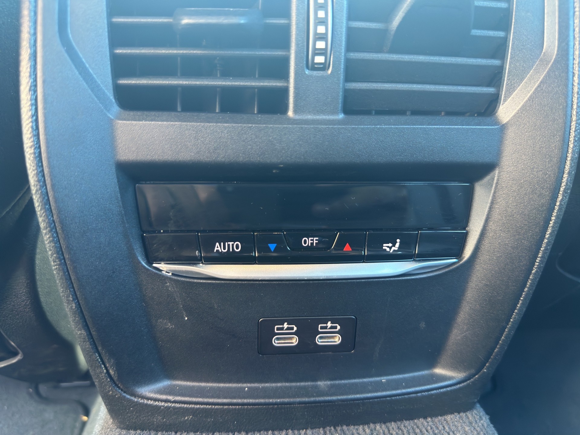 BMW 330i M Sport xDrive Steptronic Shadow Line-image-9