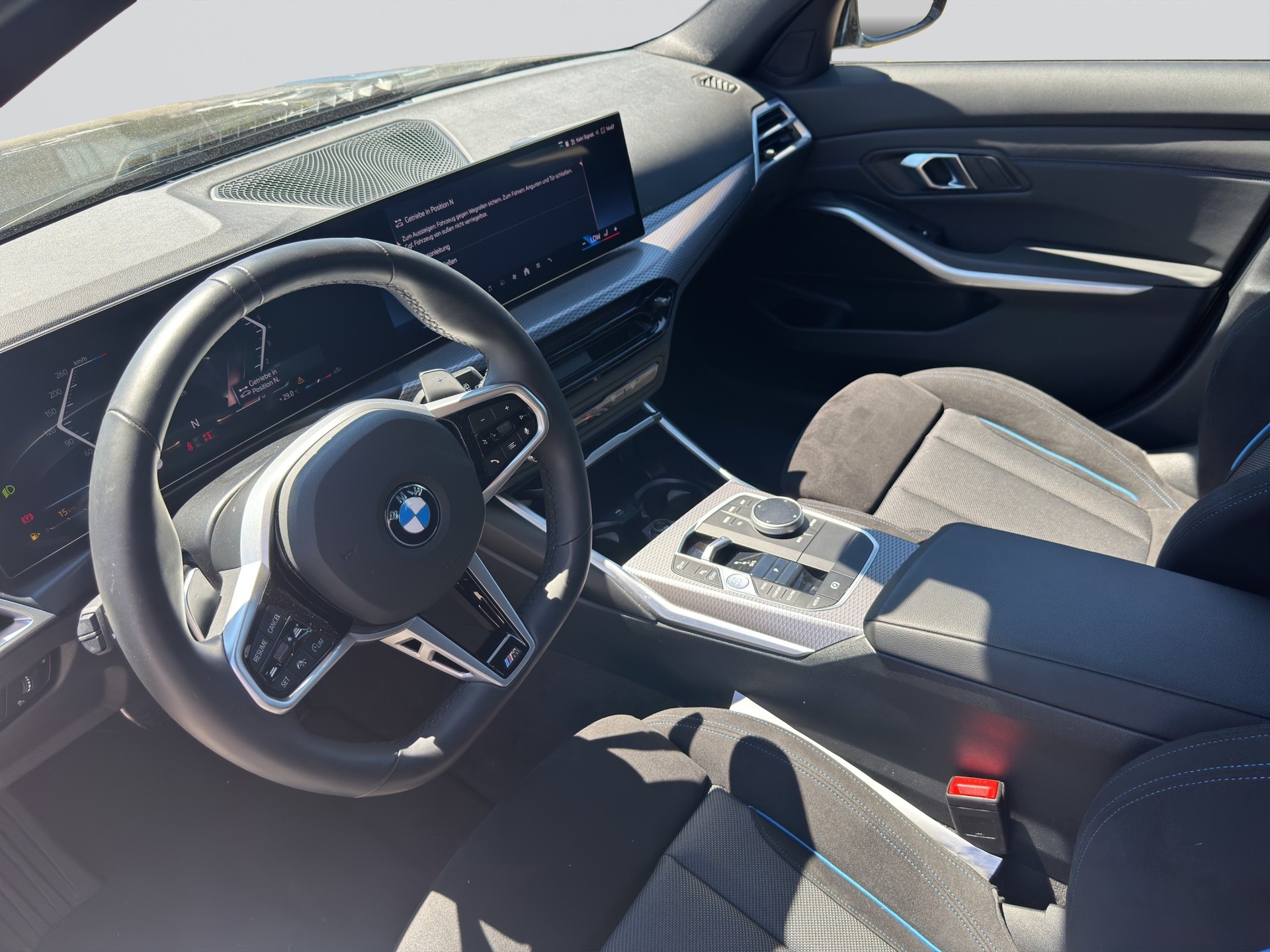 BMW 330i M Sport xDrive Steptronic Shadow Line-image-7