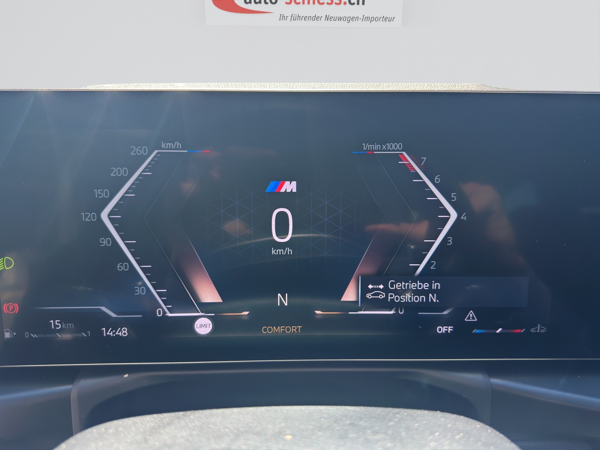 BMW 330i M Sport xDrive Steptronic Shadow Line-image-12