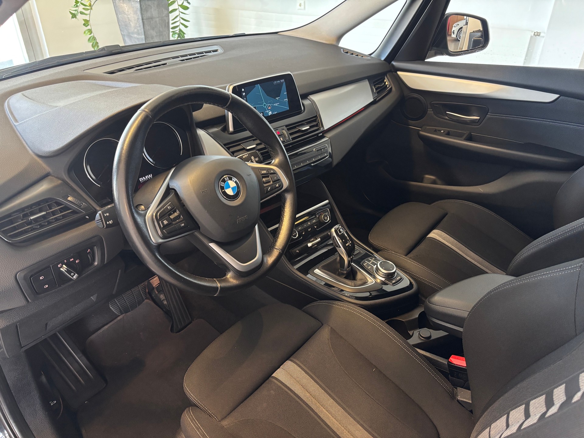 BMW 218d xDrive Gran Tourer Steptronic-image-4