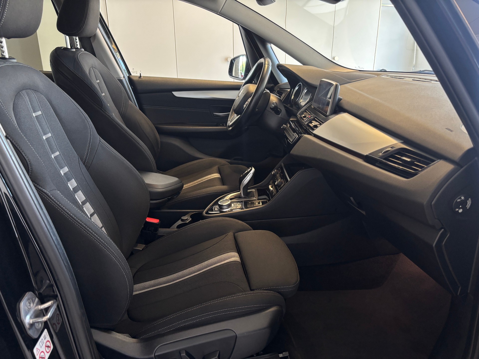 BMW 218d xDrive Gran Tourer Steptronic-image-9