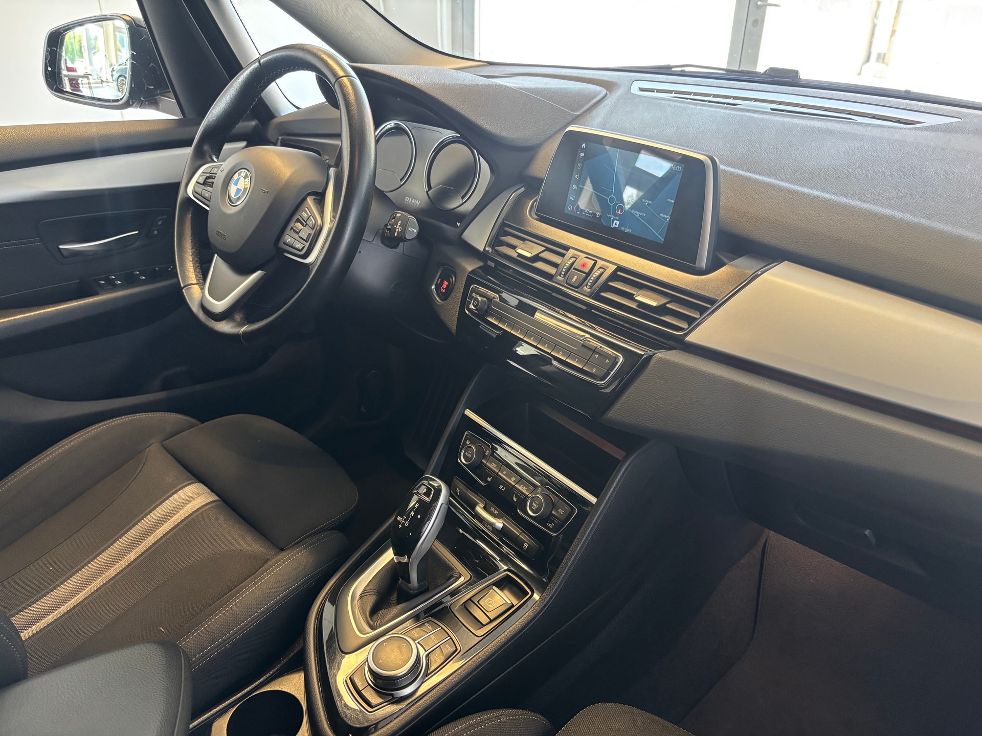 BMW 218d xDrive Gran Tourer Steptronic-image-8