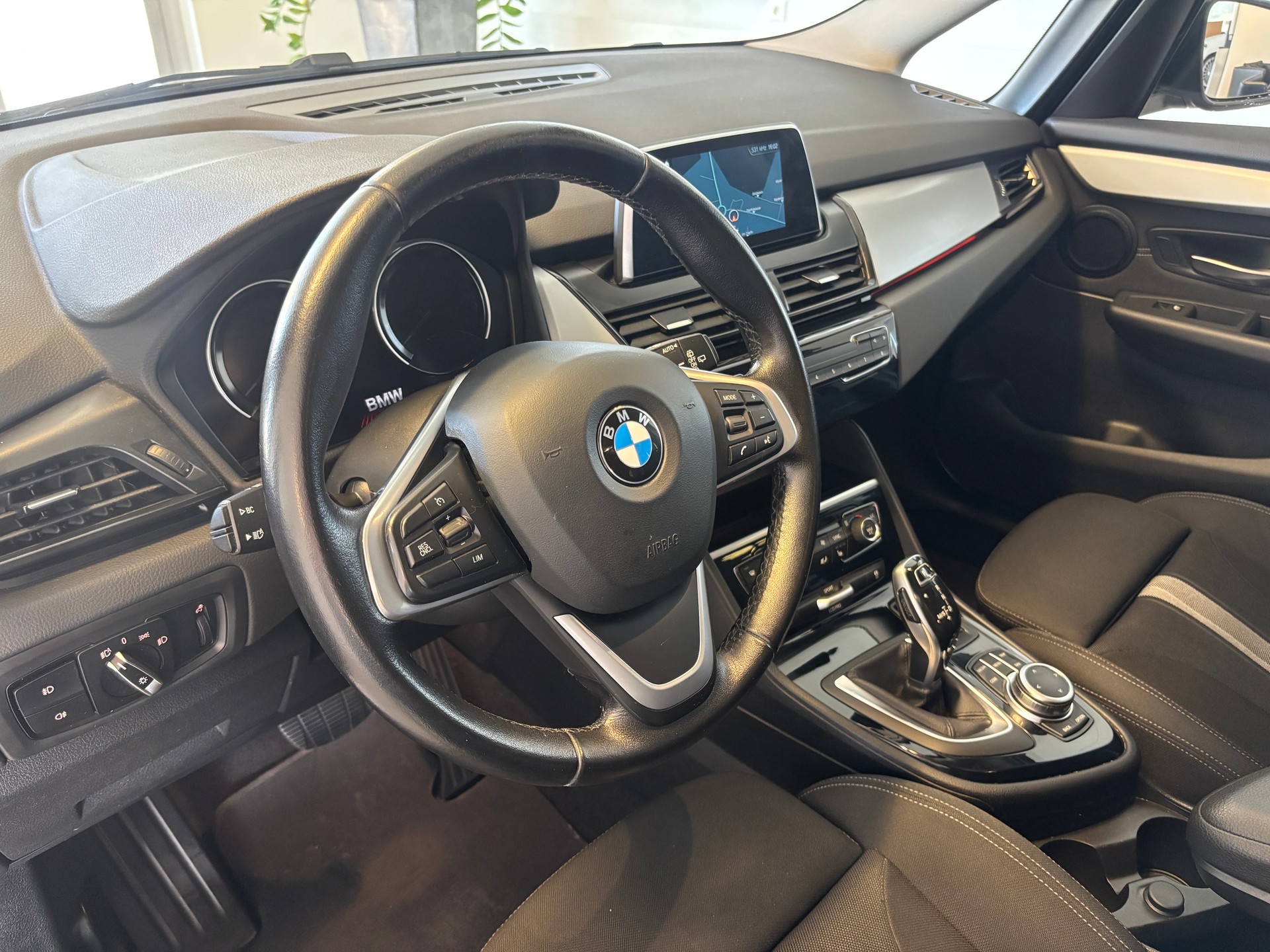 BMW 218d xDrive Gran Tourer Steptronic-image-5
