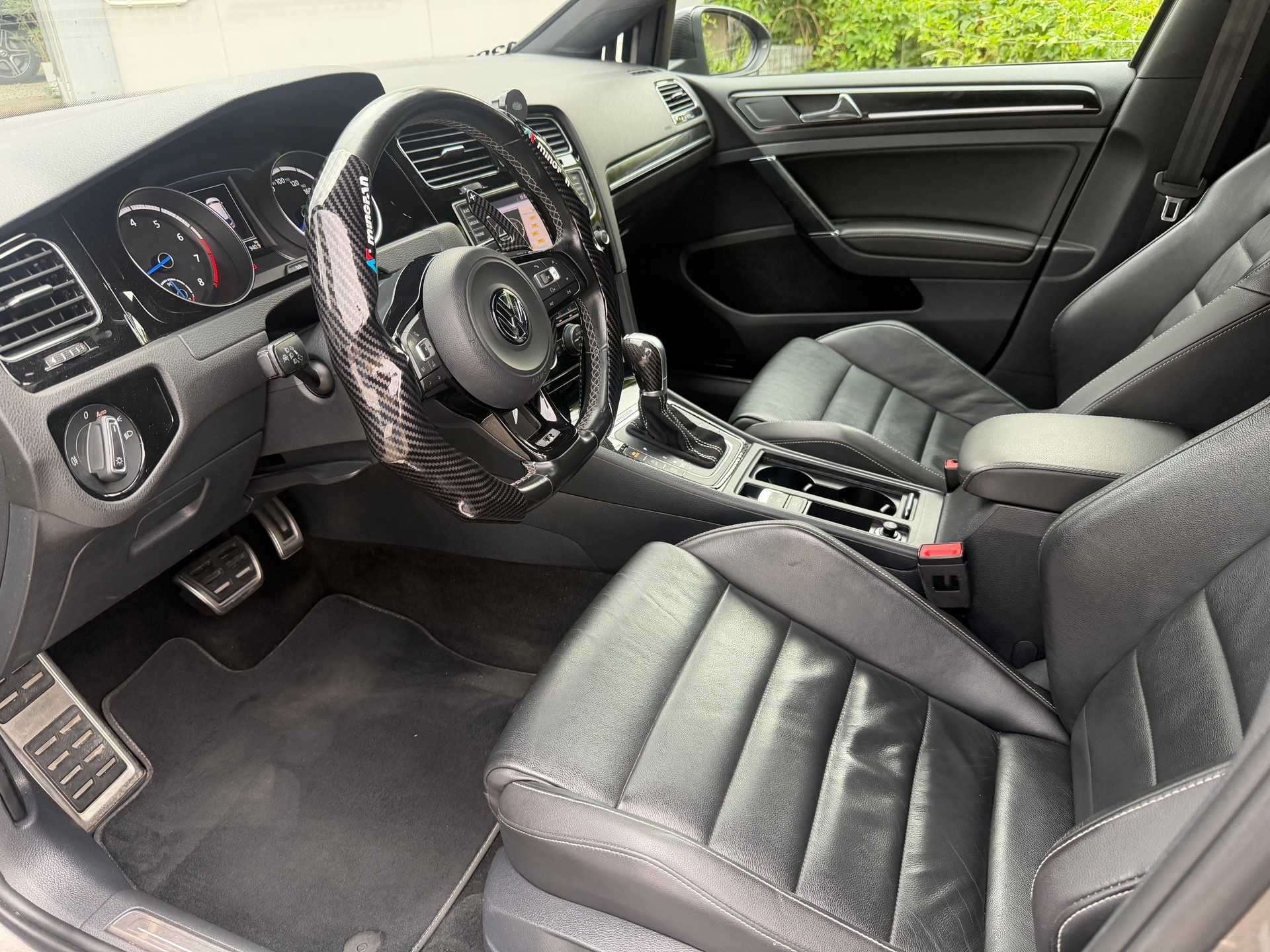 VW Golf 2.0 TSI R 4Motion DSG-image-15