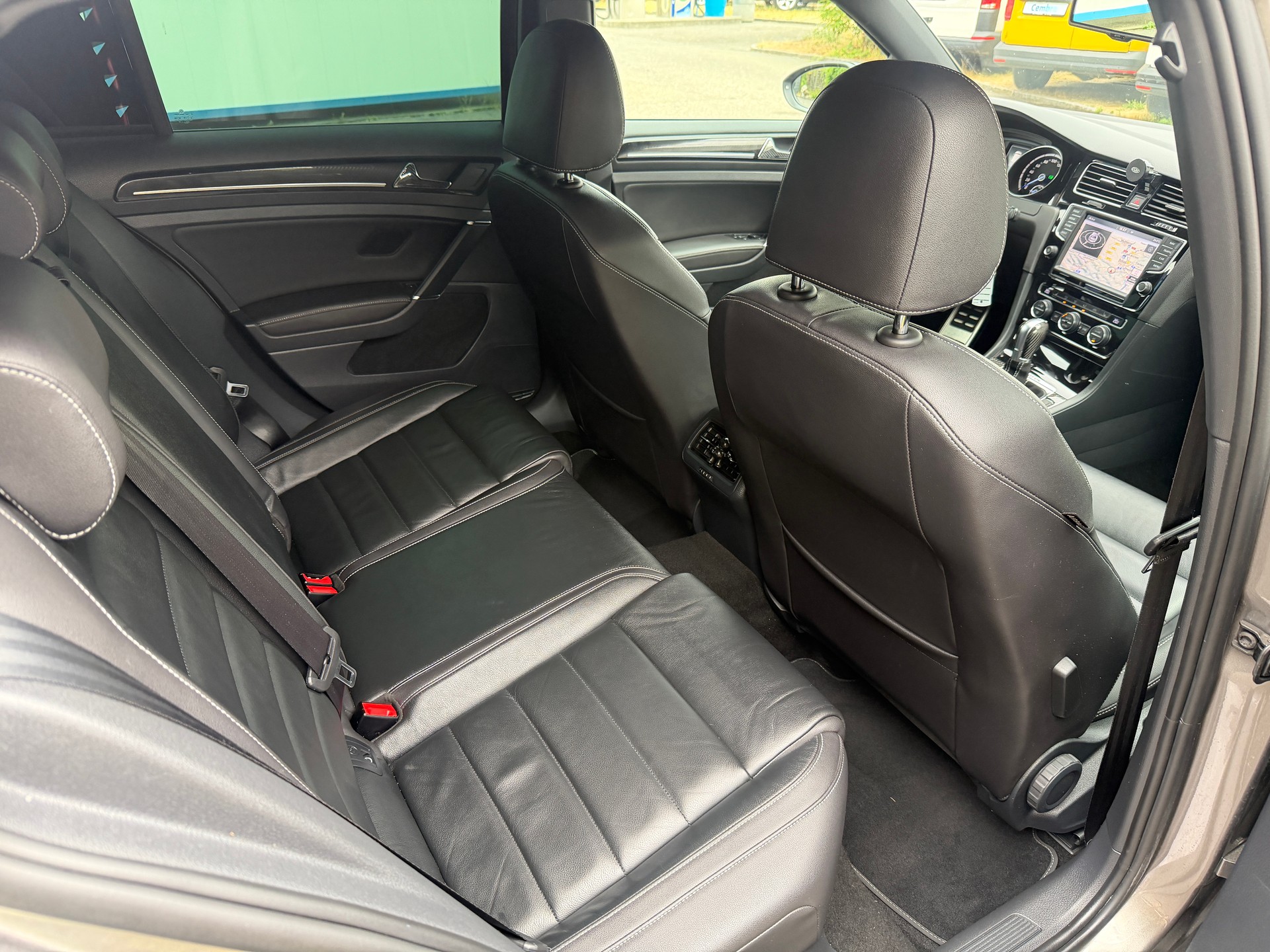 VW Golf 2.0 TSI R 4Motion DSG-image-12