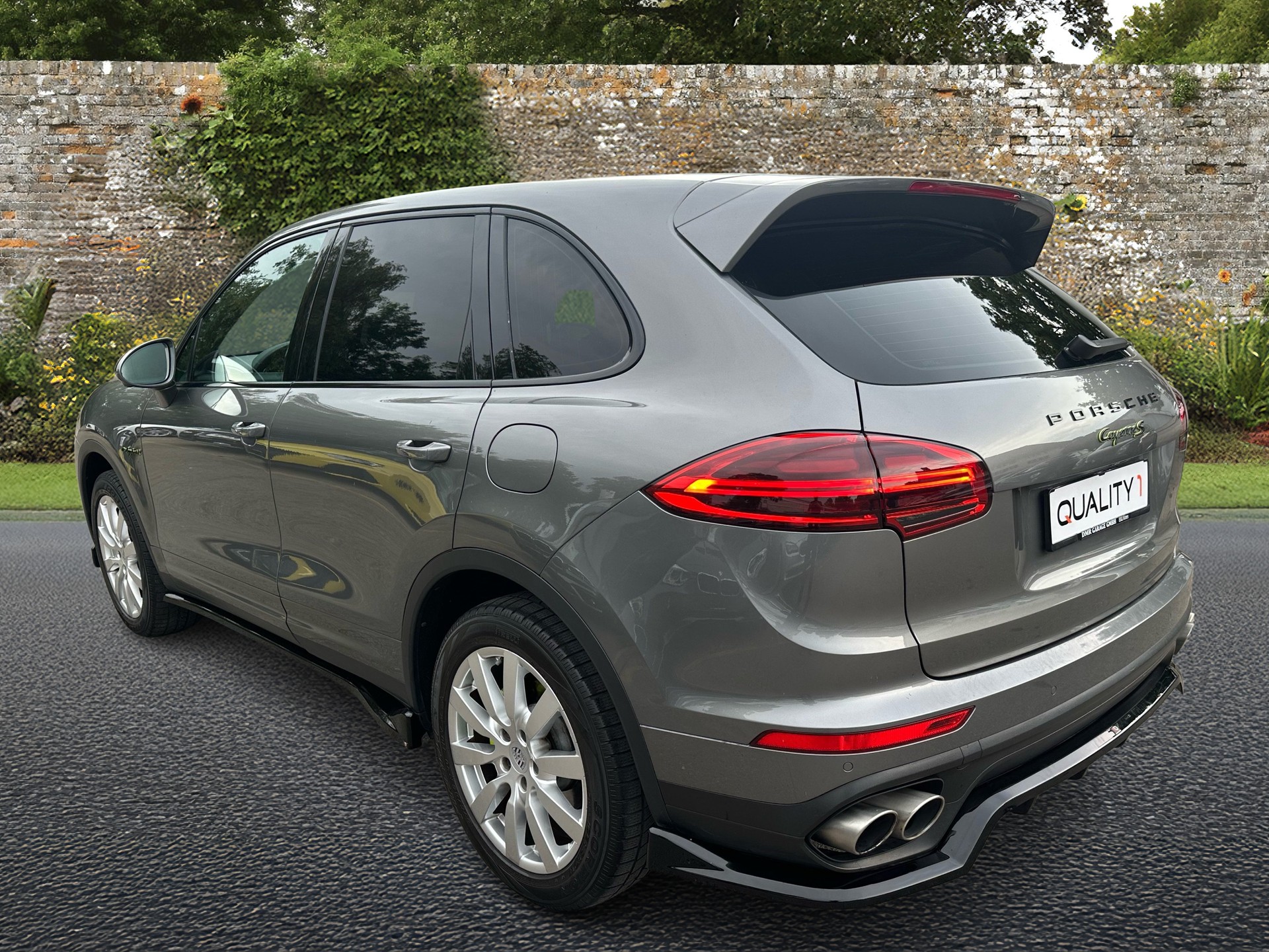 PORSCHE Cayenne S E-Hybrid Platinum Edition-image-2