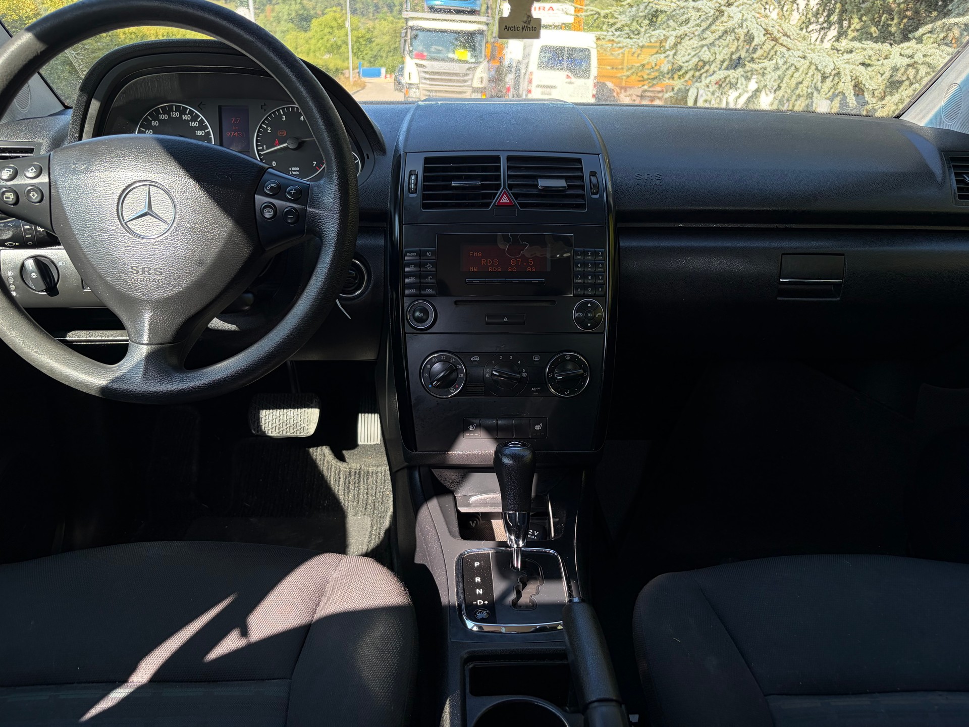 BMW 318i Touring Efficiency-image-1