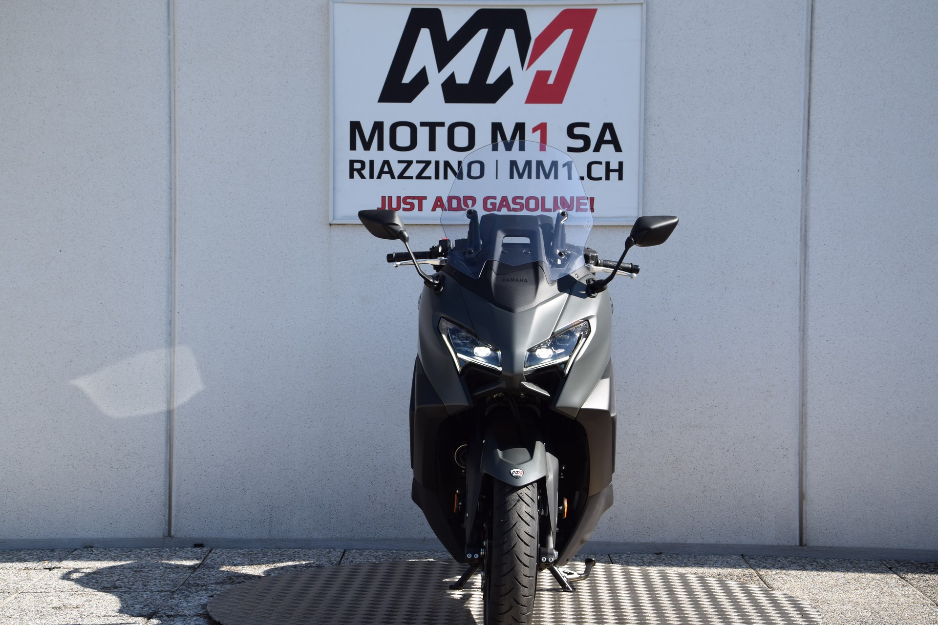 YAMAHA T-MAX 560-image-2