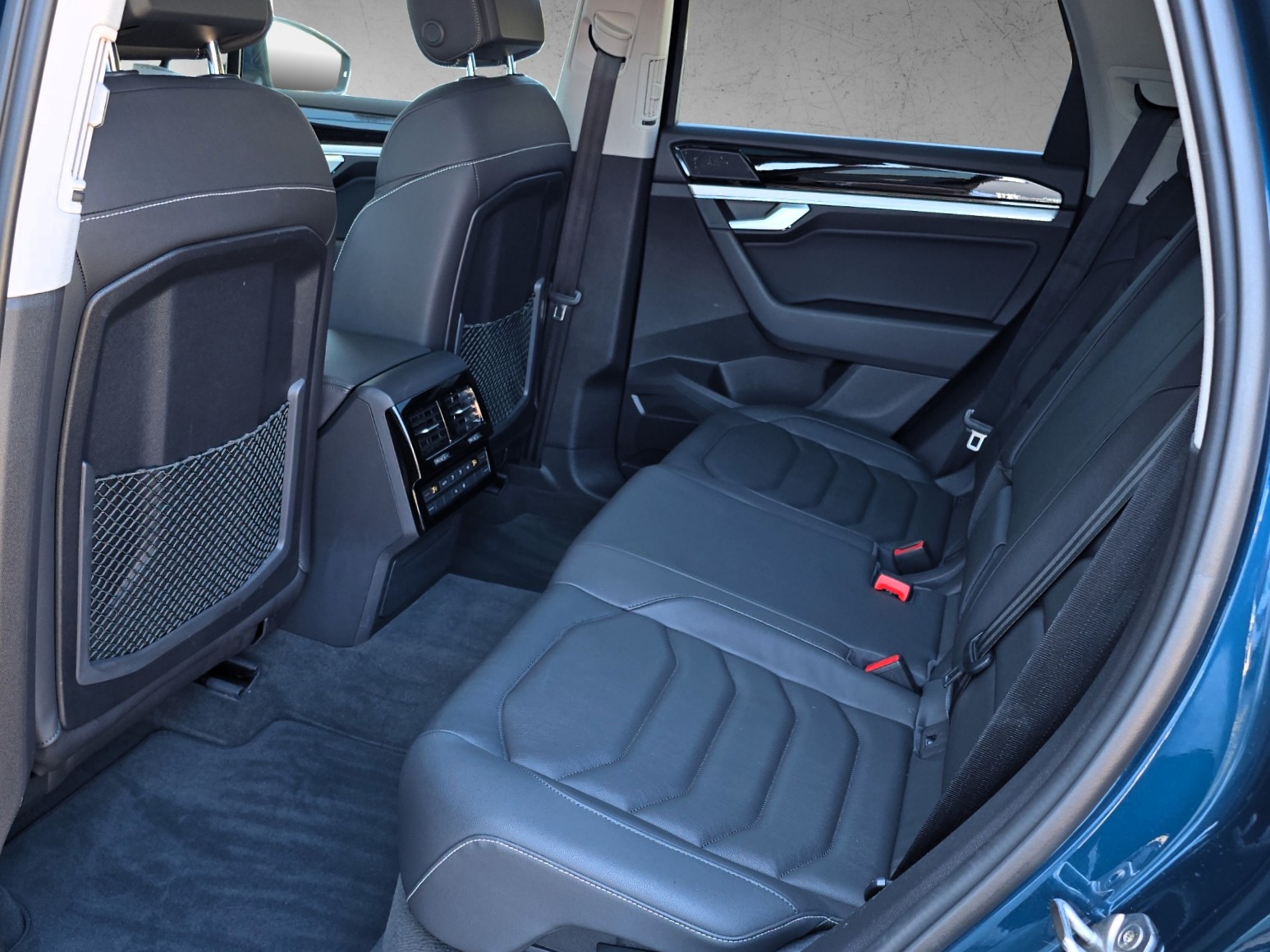 VW Touareg 3.0 TSI Elegance Tiptronic mit Luftfederung-image-15