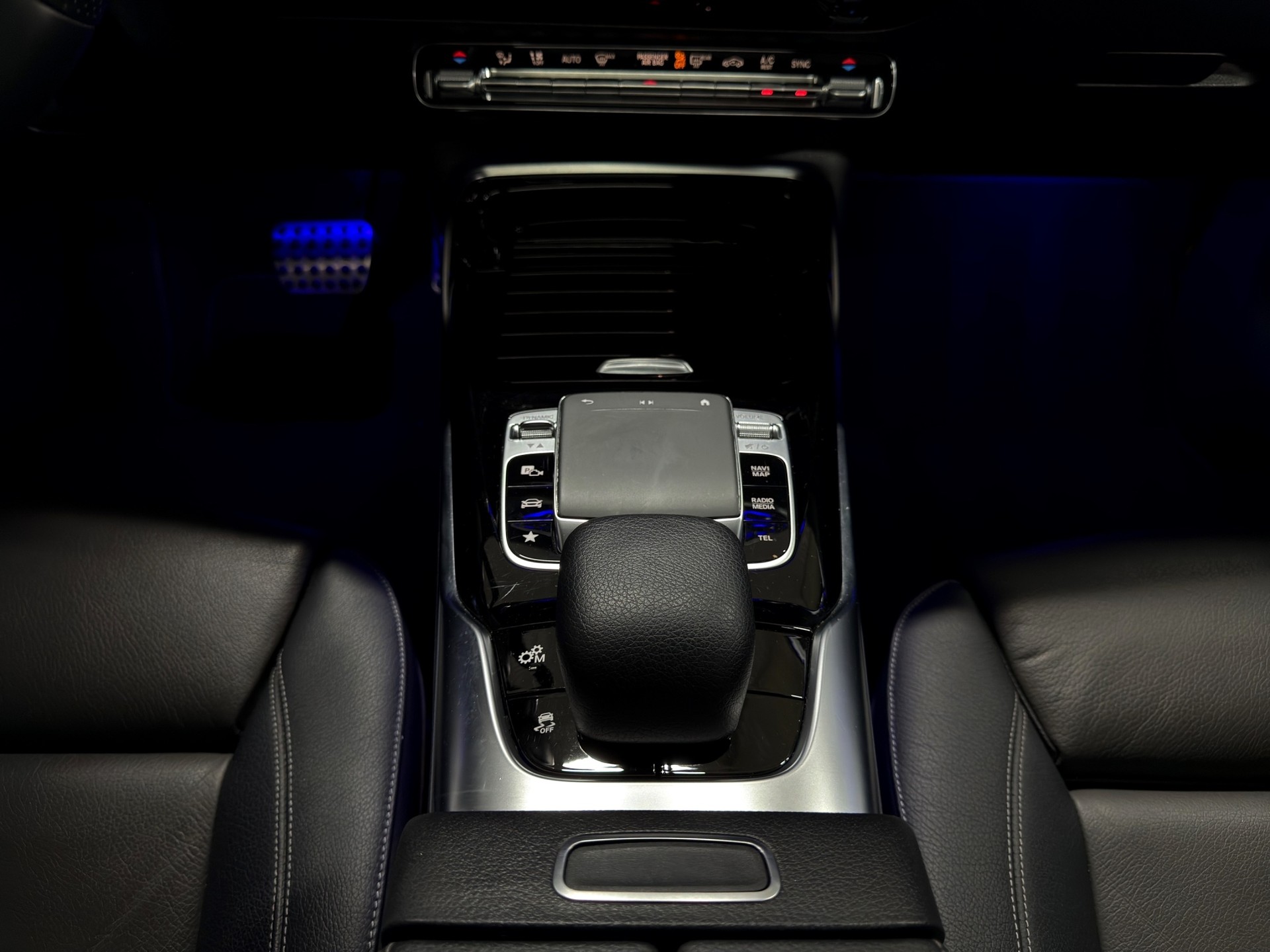 MERCEDES-BENZ A 35 AMG 4Matic Edition 1 Speedshift-image-17