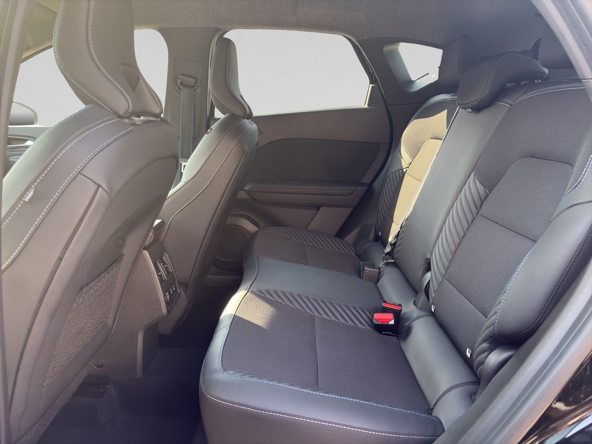 RENAULT Captur 1.3 TCe Esprit Alpine EDC-image-14