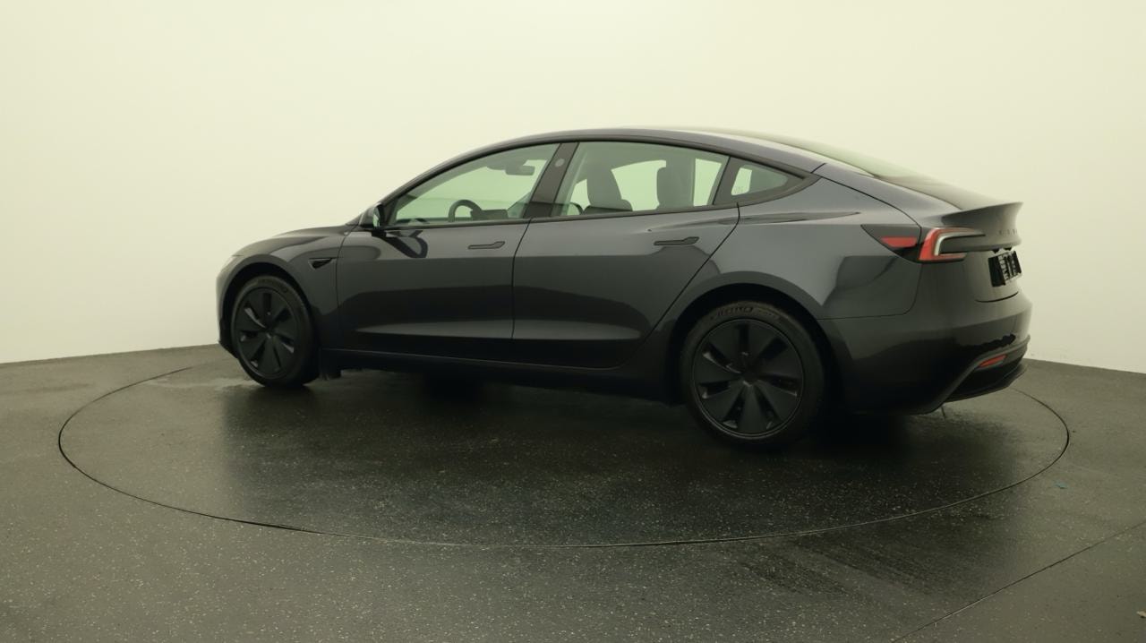 TESLA Model 3 Long Range Dual Motor AWD-showroom-element-2