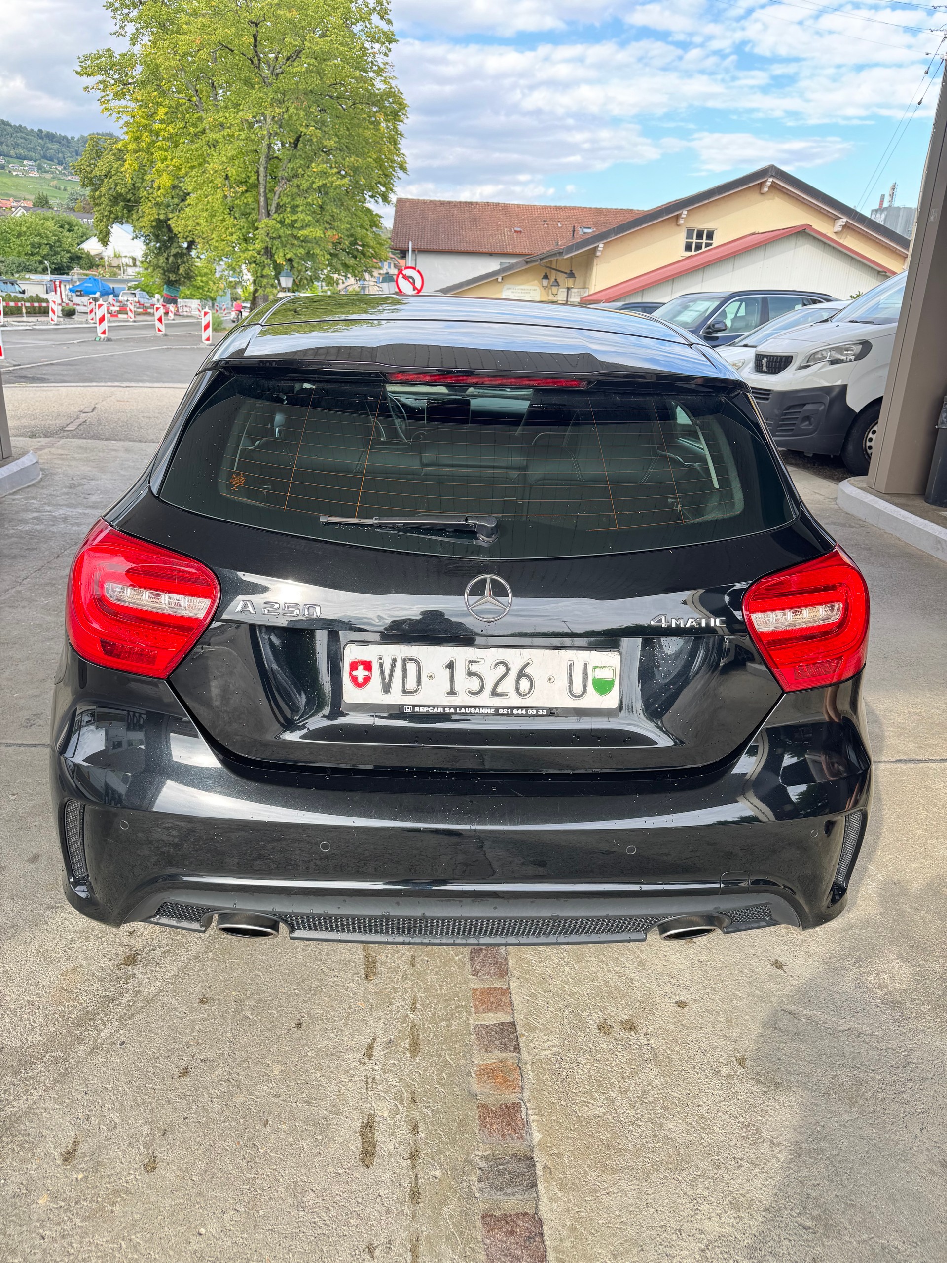 MERCEDES-BENZ A 250 AMG Line 4Matic 7G-DCT-showroom-element-2