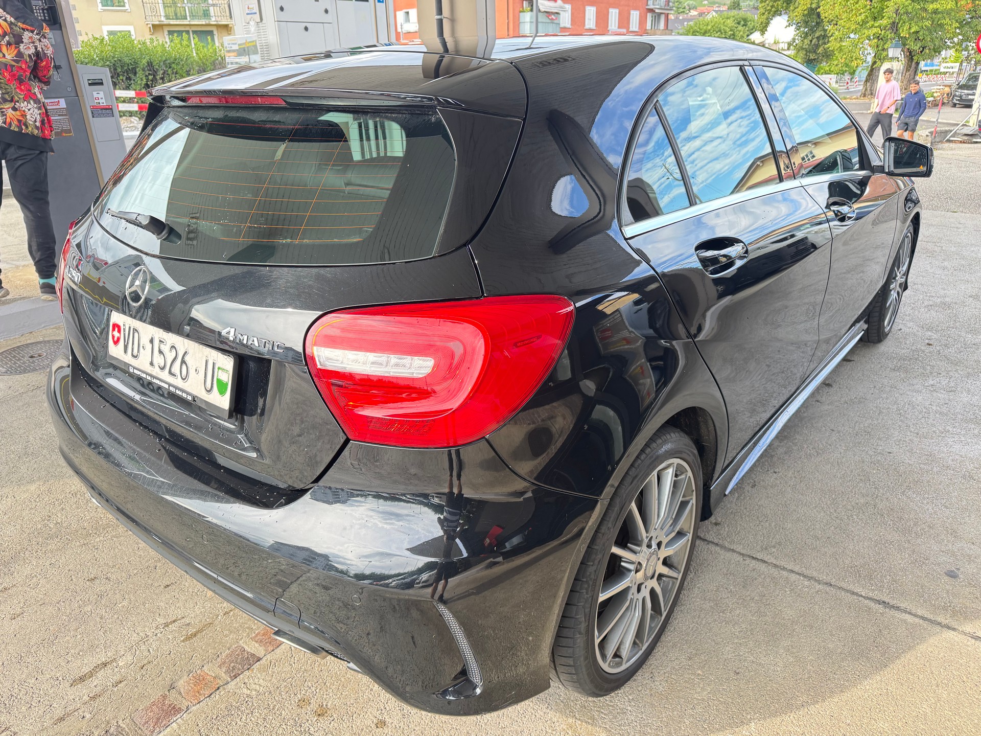 MERCEDES-BENZ A 250 AMG Line 4Matic 7G-DCT-showroom-element-3