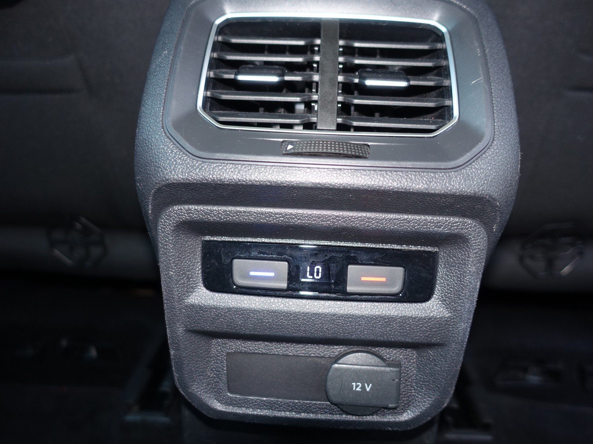 VW Tiguan 2.0 TDI SCR Sound 4Motion DSG-image-18