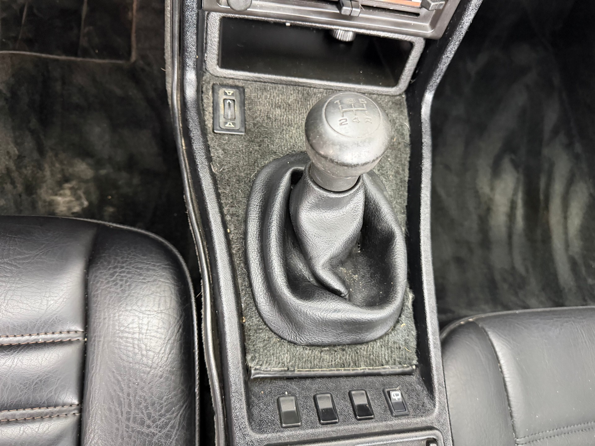 PORSCHE 924-image-11