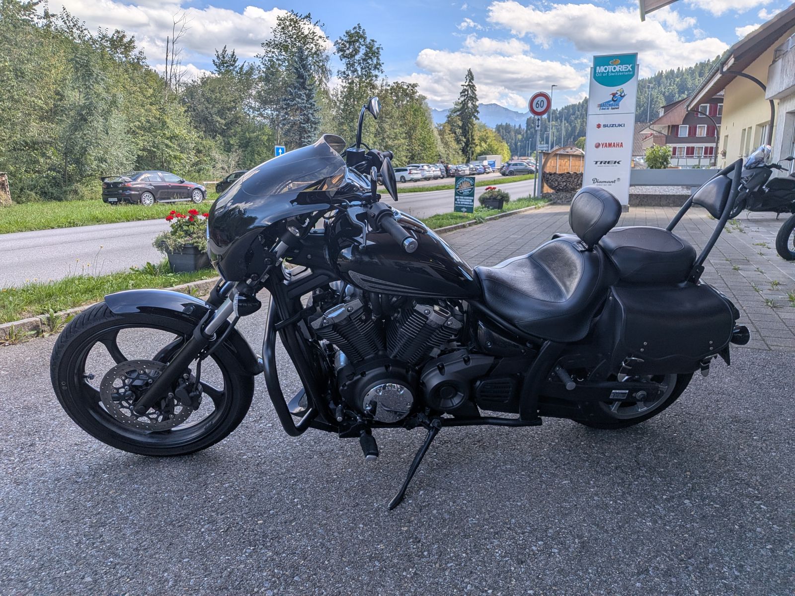 YAMAHA XVS 1300 Custom-image-3