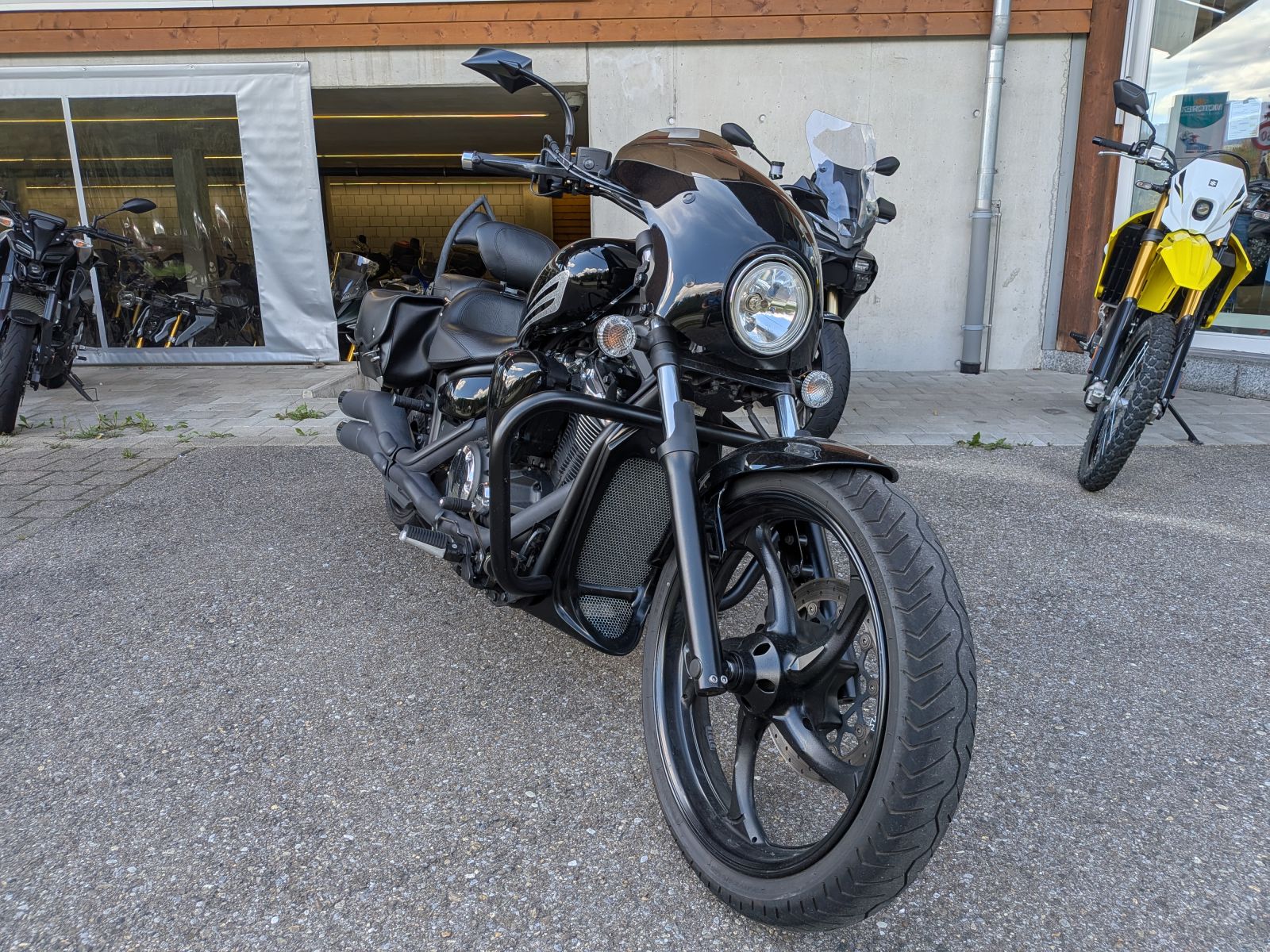 YAMAHA XVS 1300 Custom-image-1