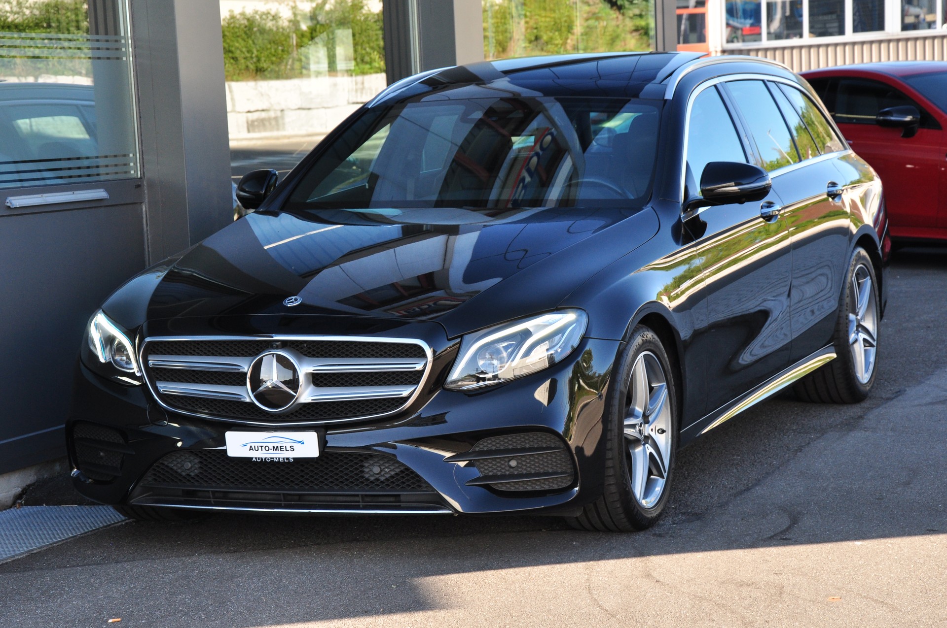 MERCEDES-BENZ E 220 d Swiss Star AMG Line 4Matic 9G-Tronic-showroom-element-3