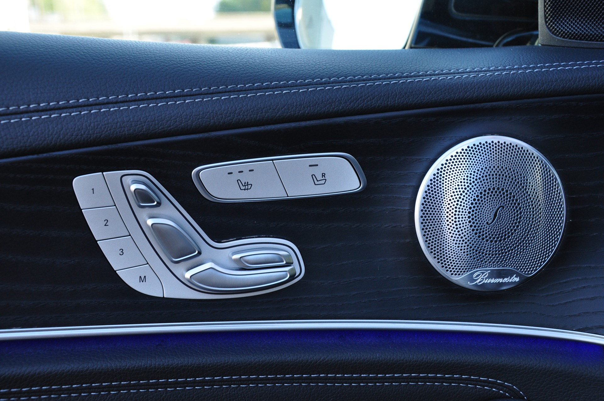 MERCEDES-BENZ E 220 d Swiss Star AMG Line 4Matic 9G-Tronic-image-22