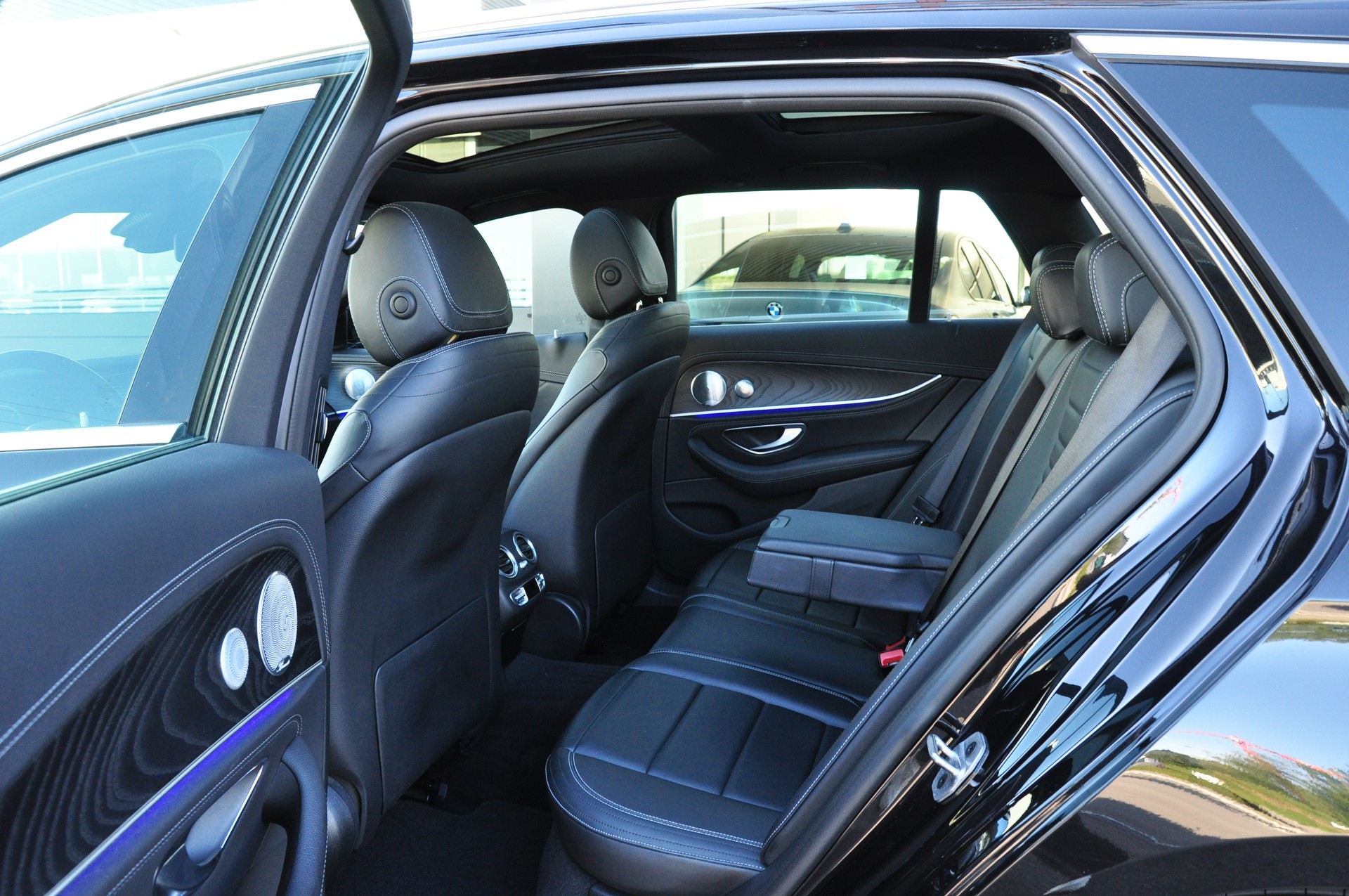 MERCEDES-BENZ E 220 d Swiss Star AMG Line 4Matic 9G-Tronic-image-23
