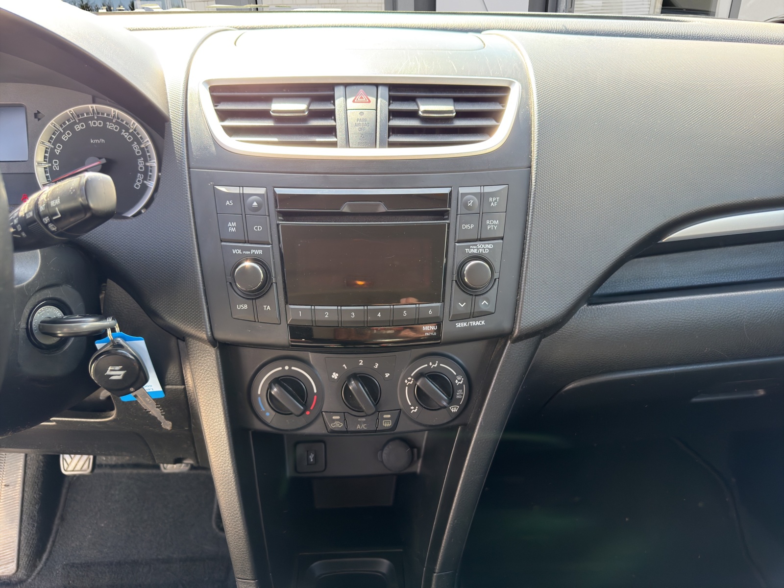 SUZUKI Swift 1.2i 16V GL 4x4-image-13
