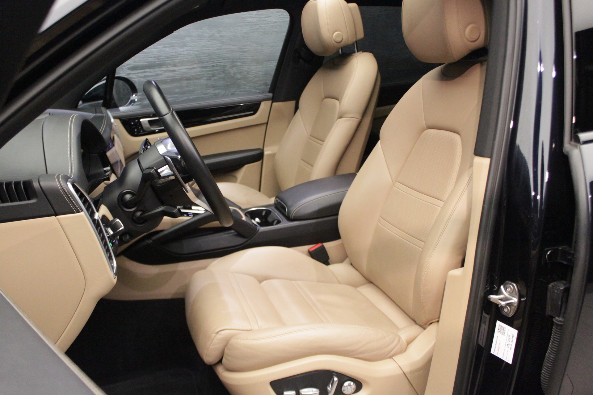 PORSCHE Cayenne S-image-21