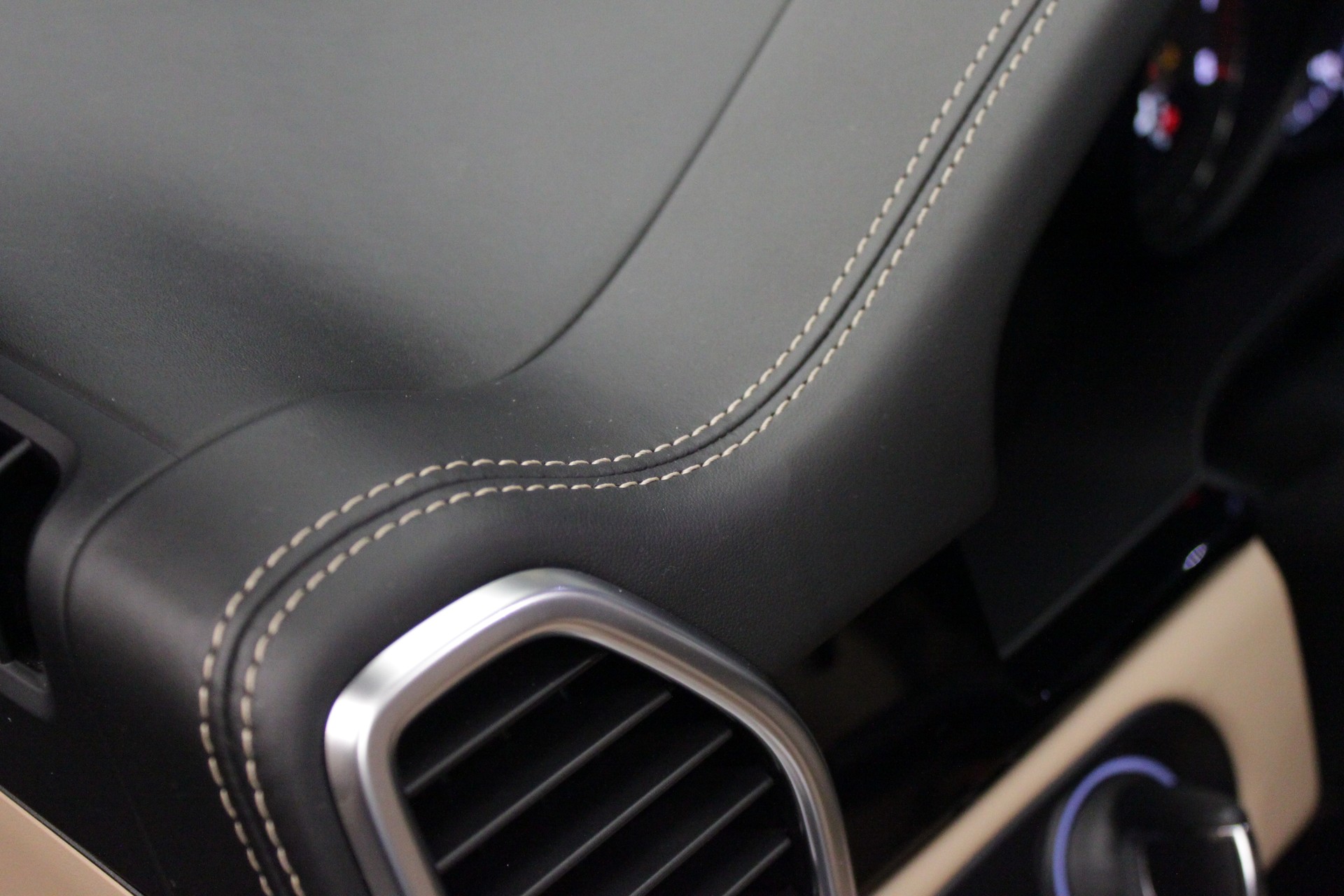 PORSCHE Cayenne S-image-25
