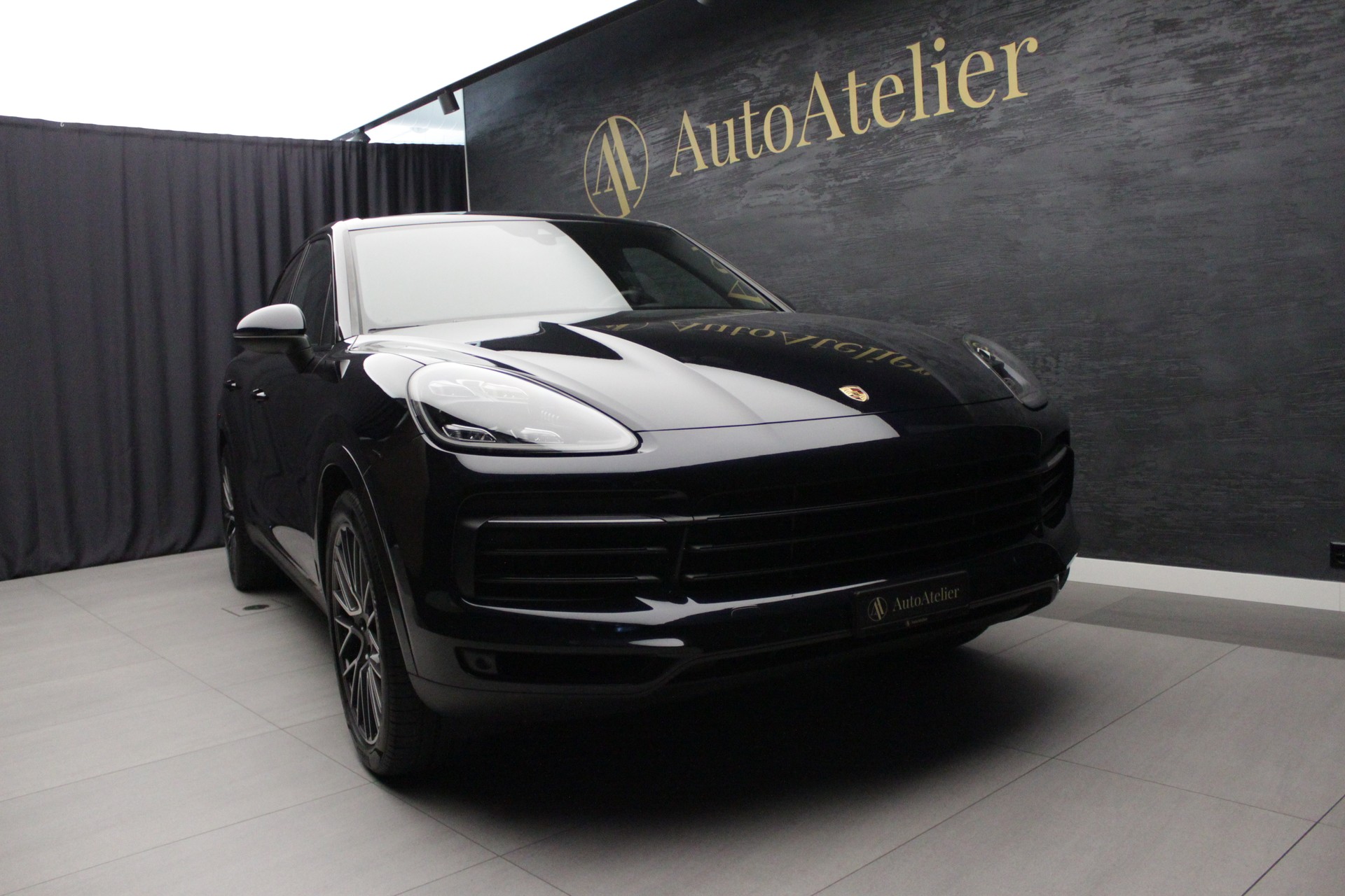 PORSCHE Cayenne S-showroom-element-3