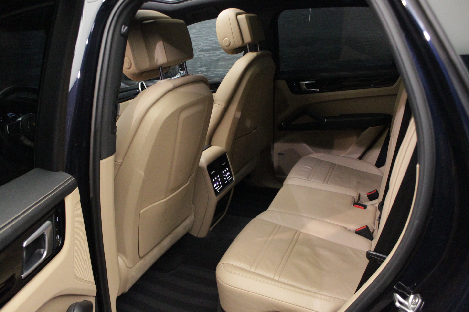 PORSCHE Cayenne S-image-23