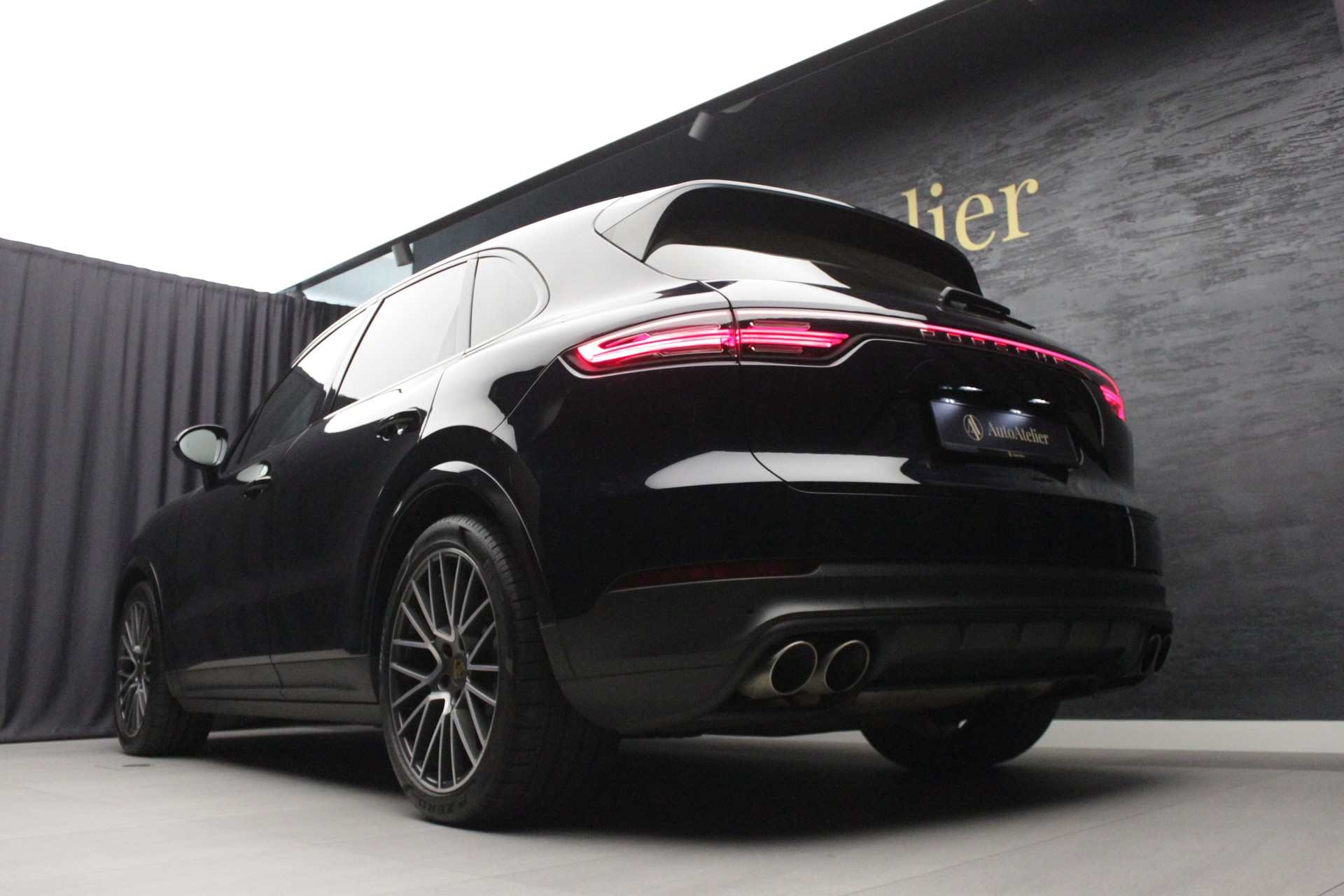 PORSCHE Cayenne S-image-15