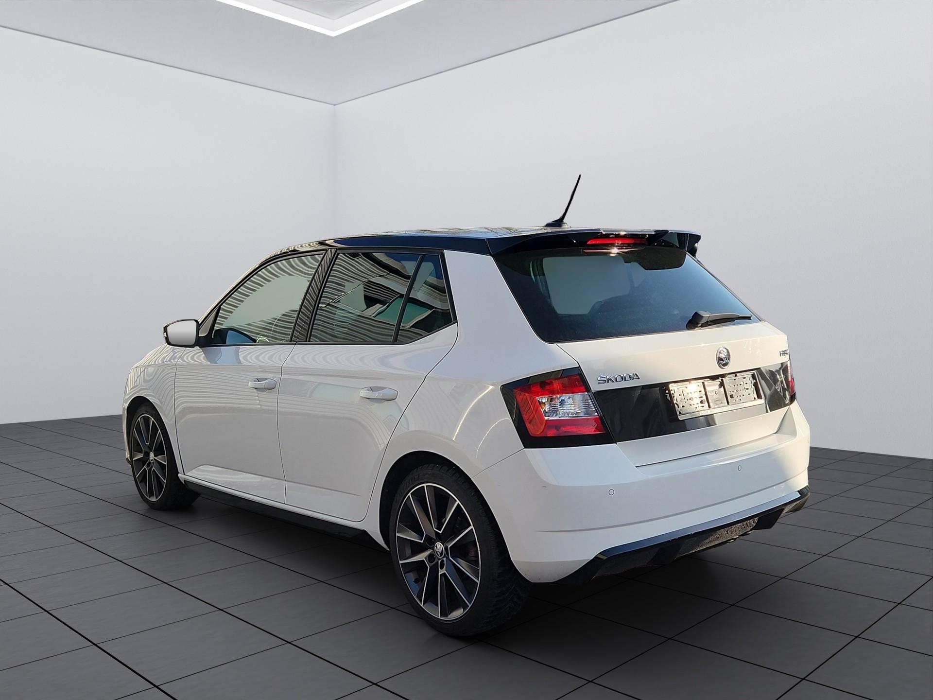 SKODA Fabia 1.4 TSI R5 DSG-image-6