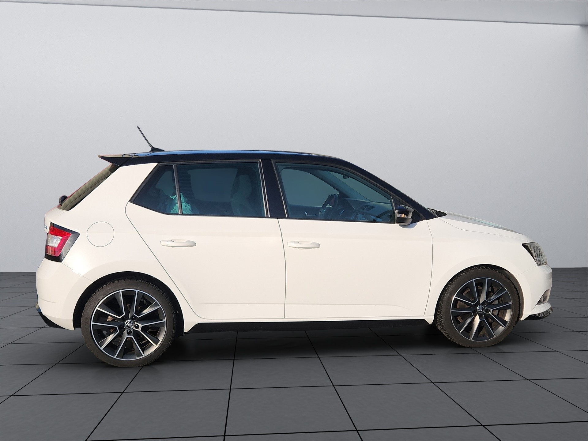 SKODA Fabia 1.4 TSI R5 DSG-showroom-element-3