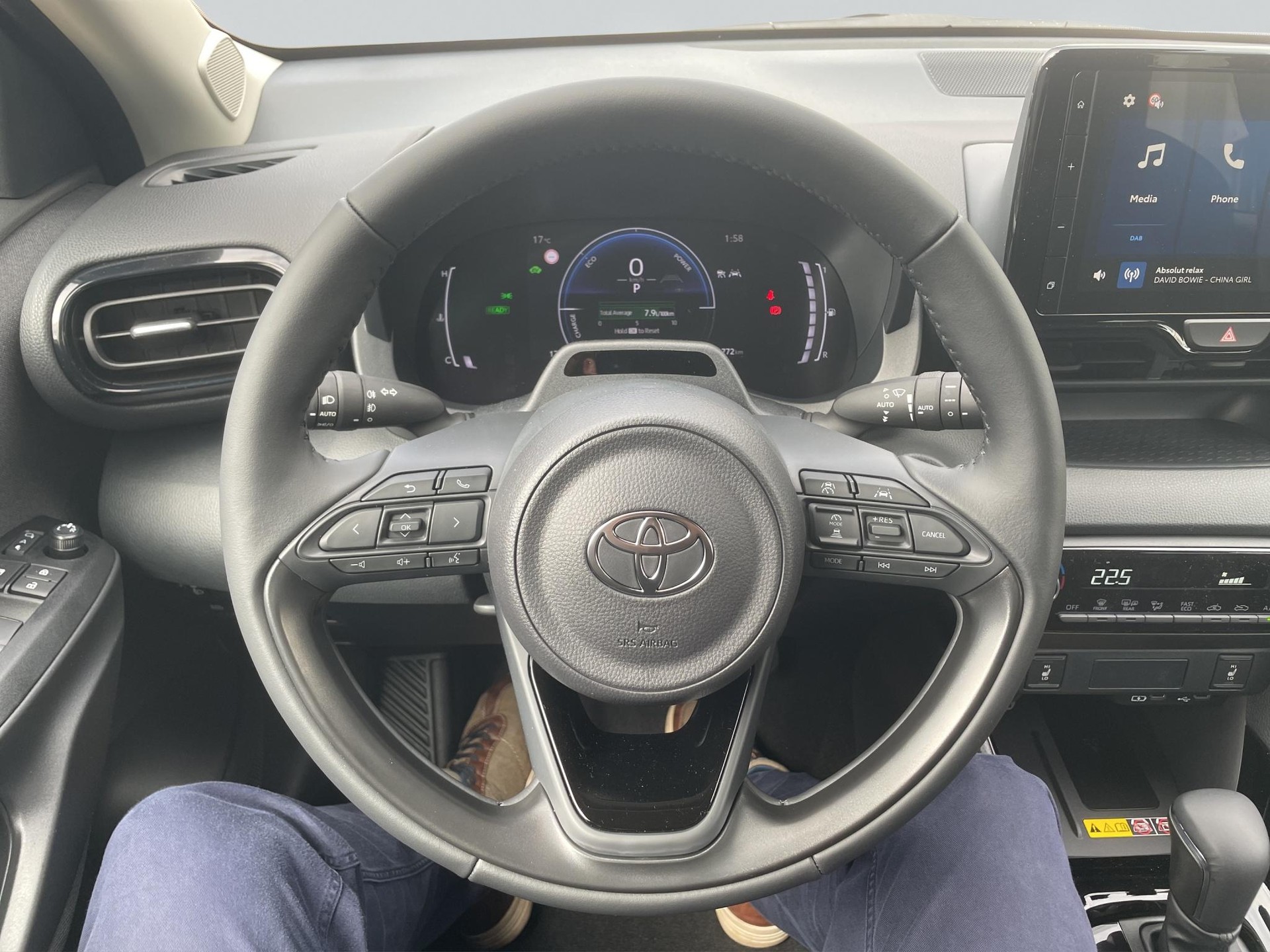 TOYOTA Yaris 1.5 VVT-i HSD Trend-image-10