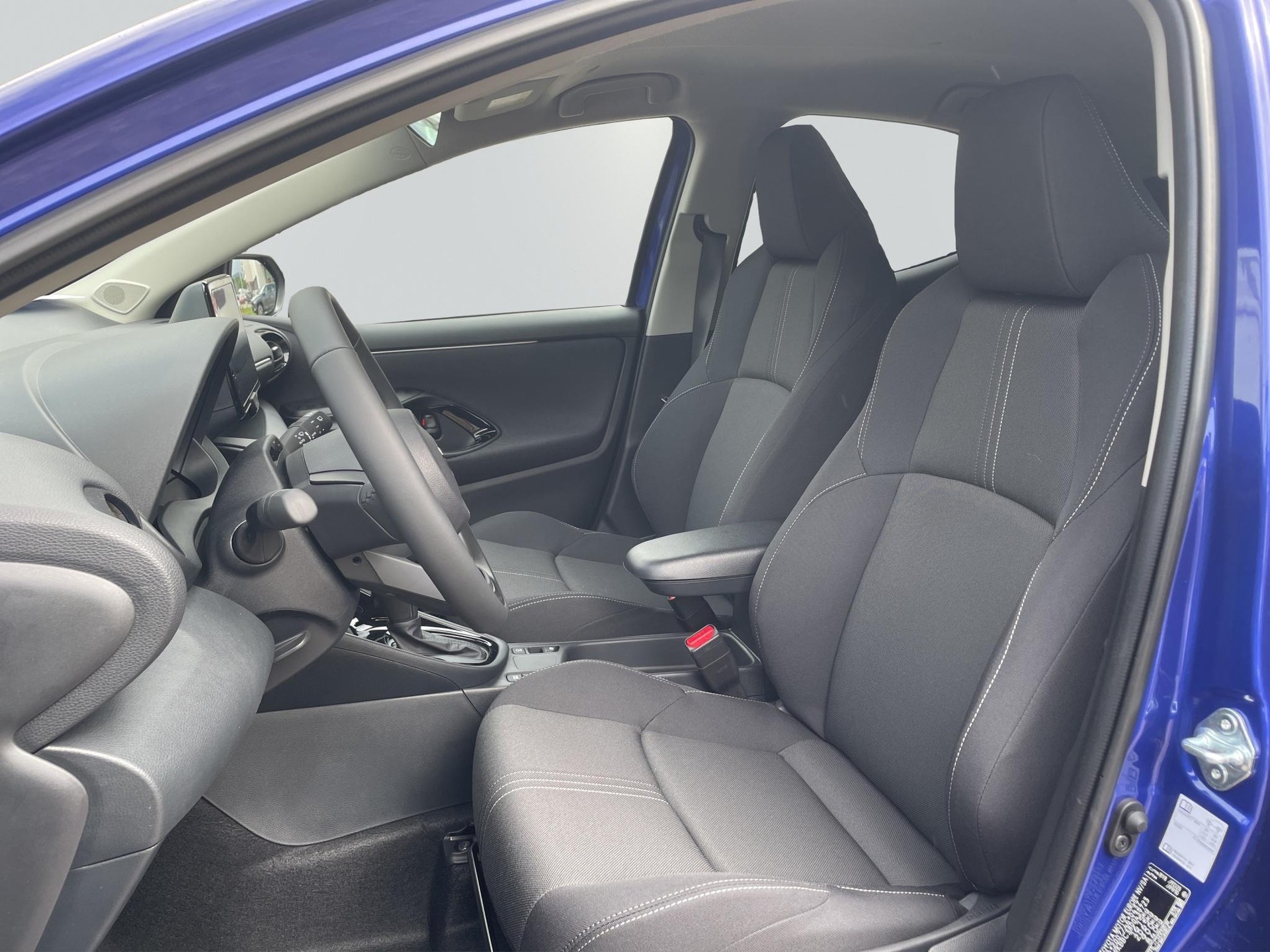 TOYOTA Yaris 1.5 VVT-i HSD Trend-image-9