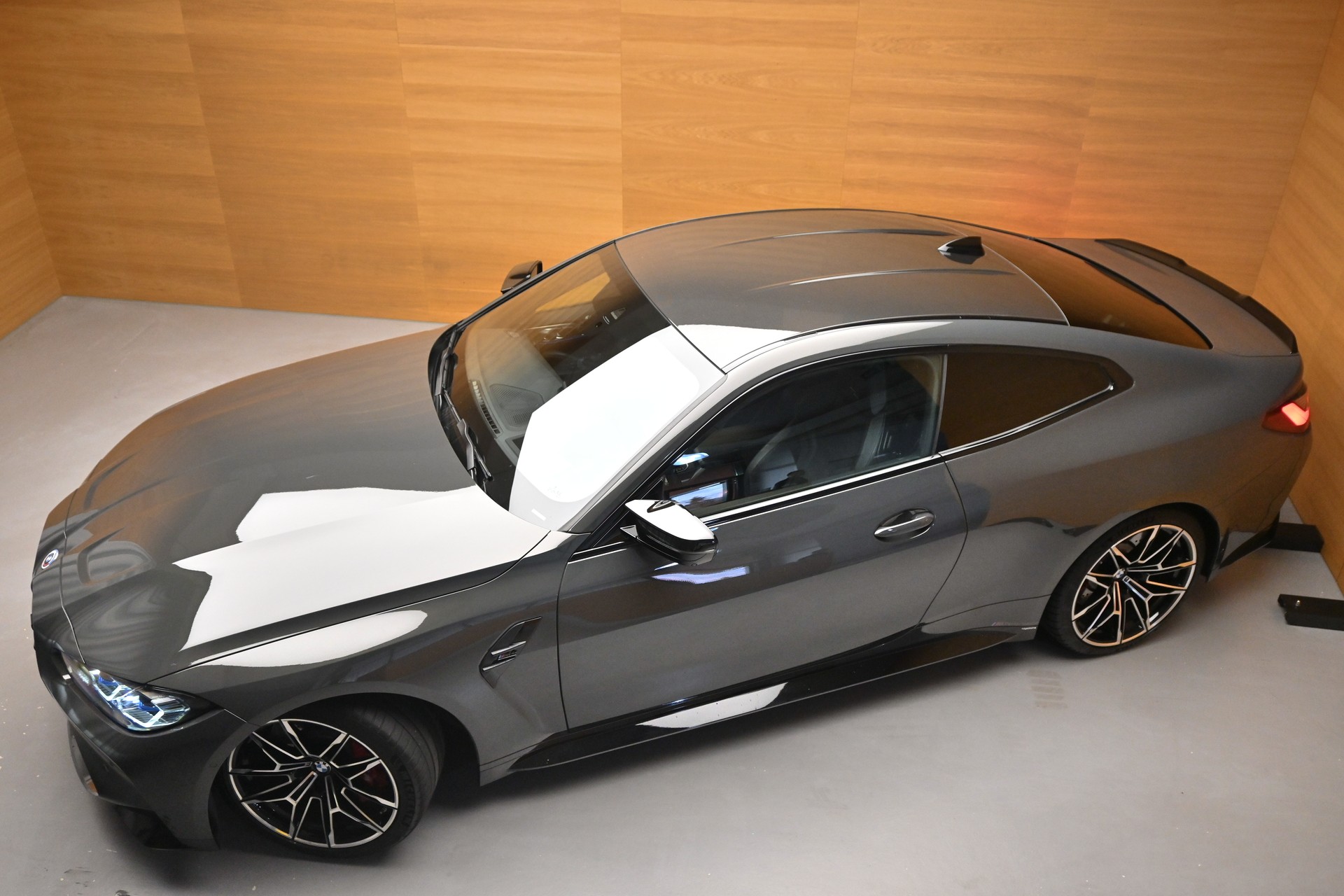 BMW M4 Coupé Competition*Dravitgrau*-showroom-element-1
