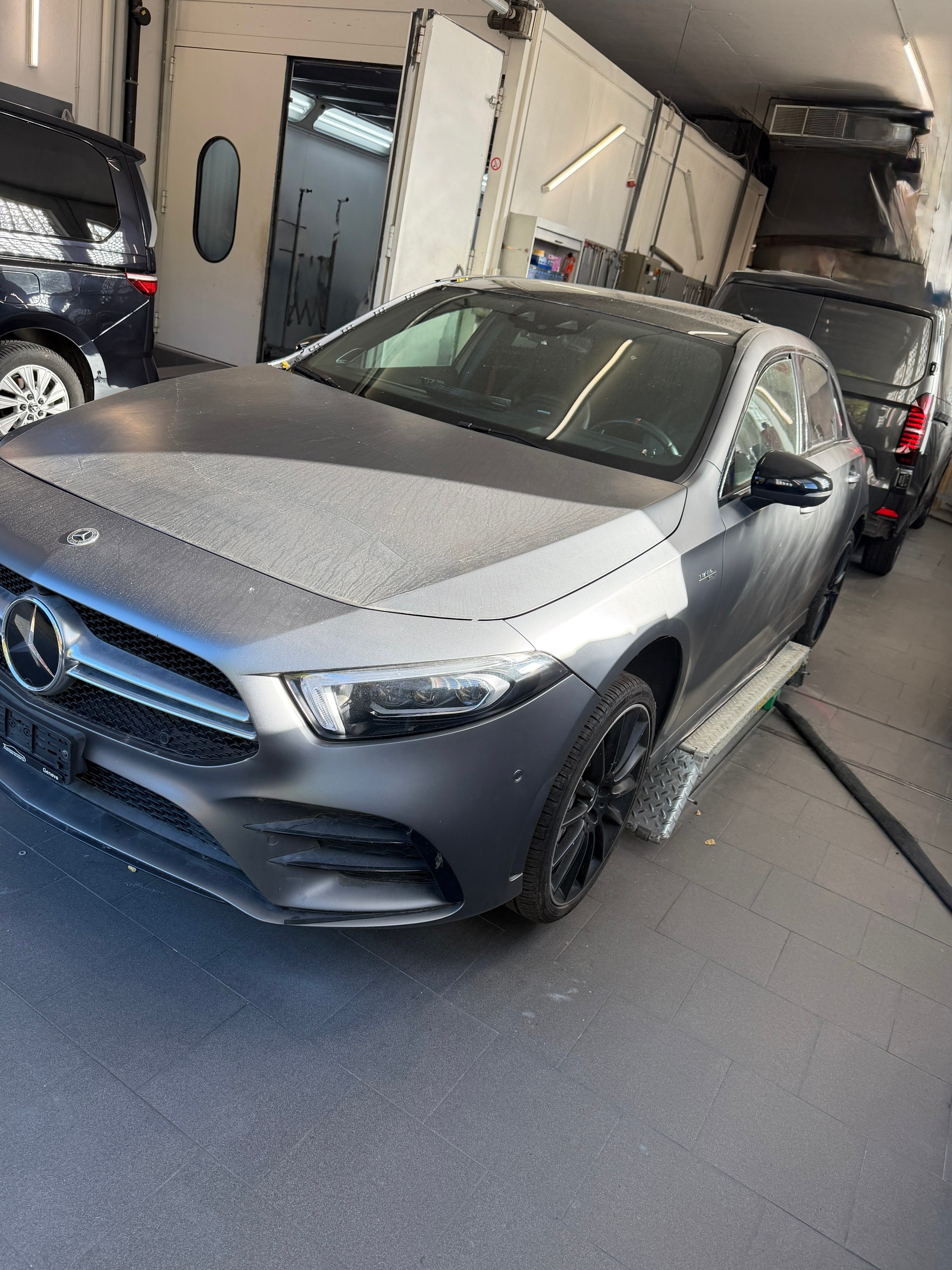 MERCEDES-BENZ A 35 AMG 4Matic Speedshift-showroom-element-1