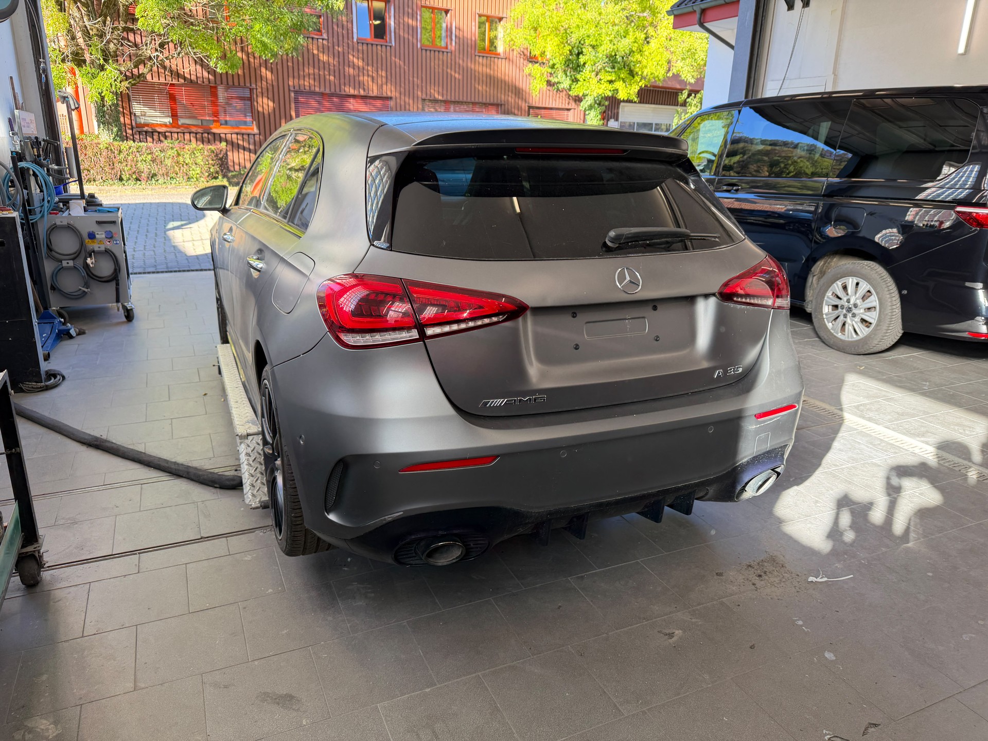 MERCEDES-BENZ A 35 AMG 4Matic Speedshift-showroom-element-3