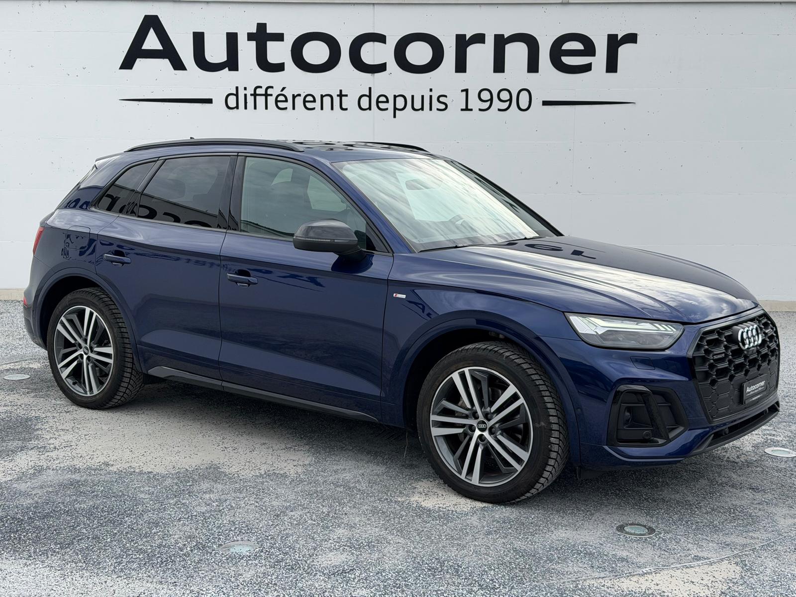 AUDI Q5 45 TFSI Black Edition quattro S-tronic-showroom-element-2