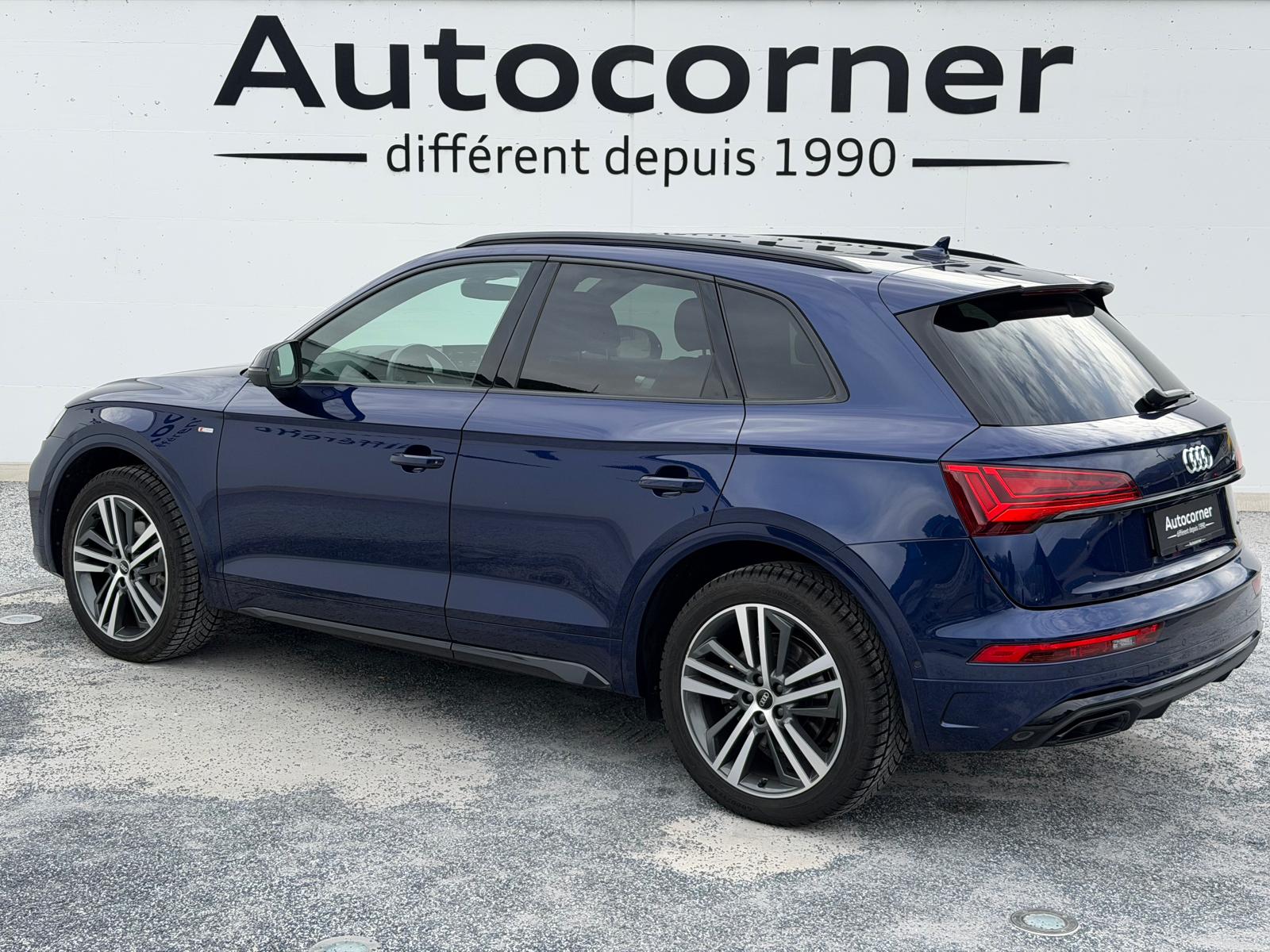 AUDI Q5 45 TFSI Black Edition quattro S-tronic-showroom-element-3