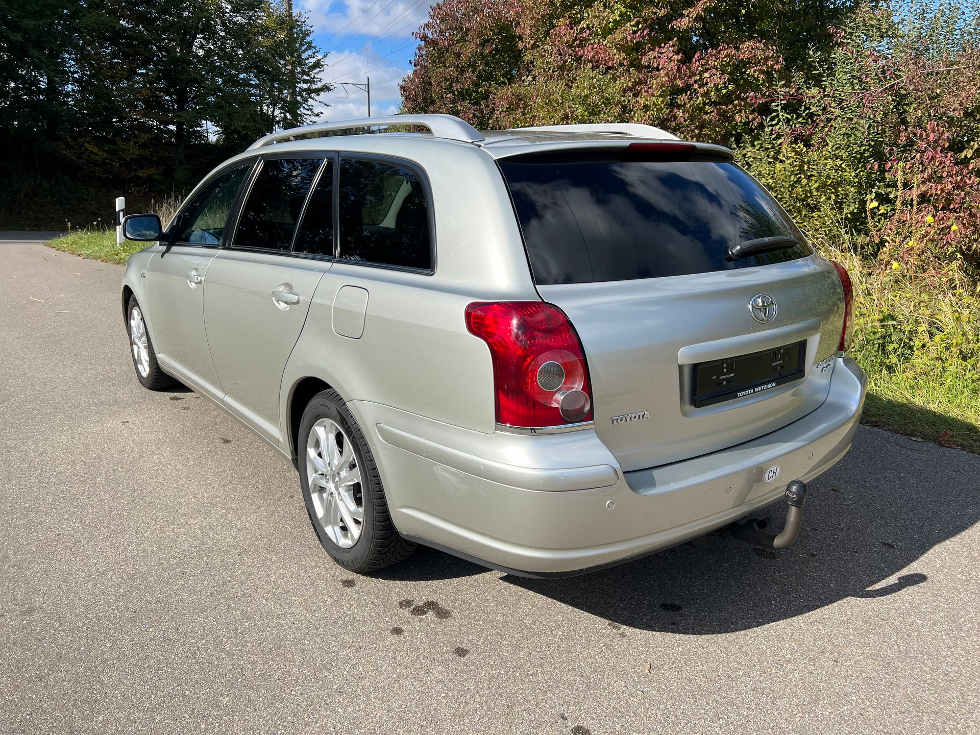 TOYOTA Avensis 2.2D-4 D CleanP. Linea Sol Prem.-image-4