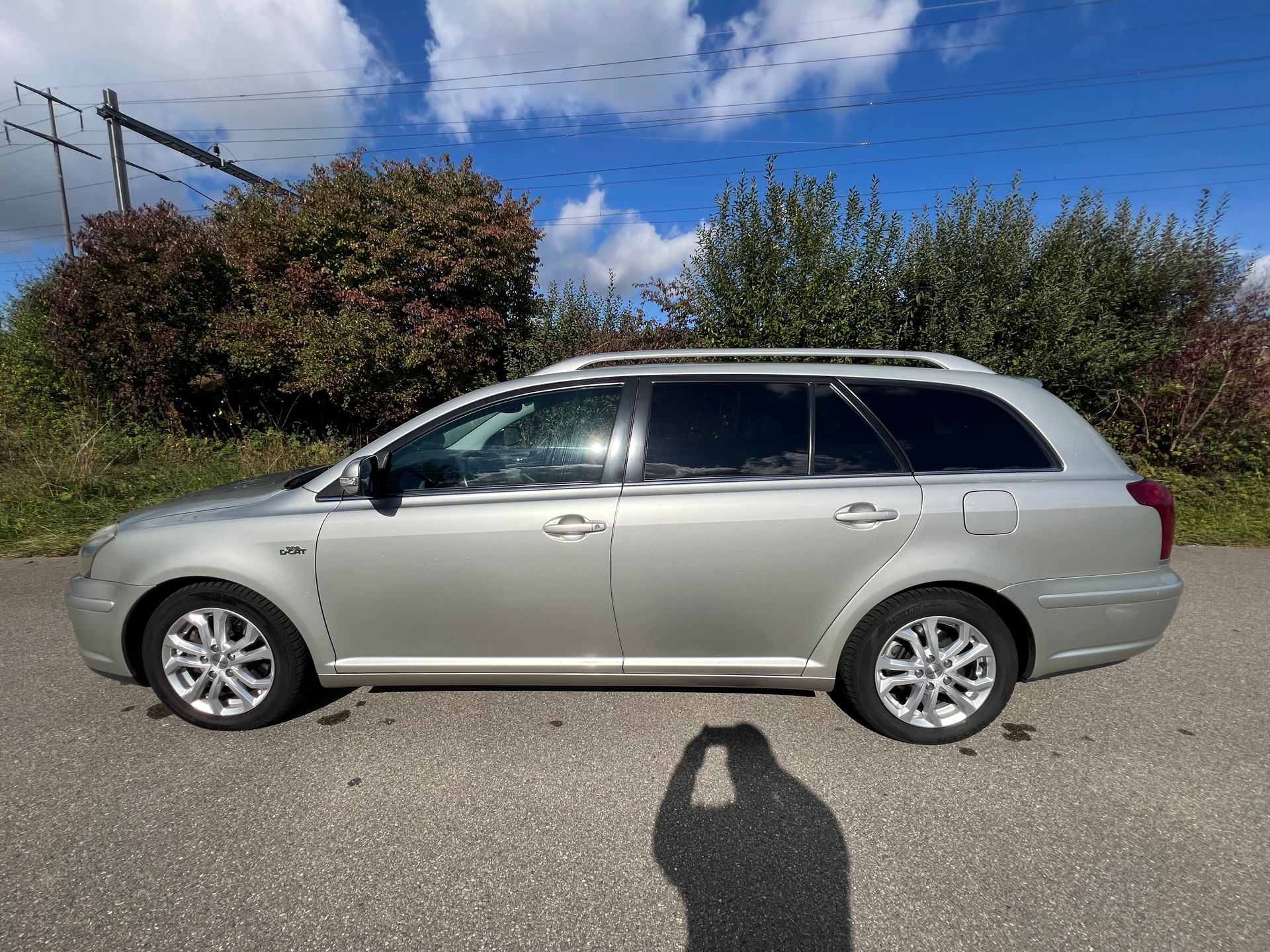 TOYOTA Avensis 2.2D-4 D CleanP. Linea Sol Prem.-image-6