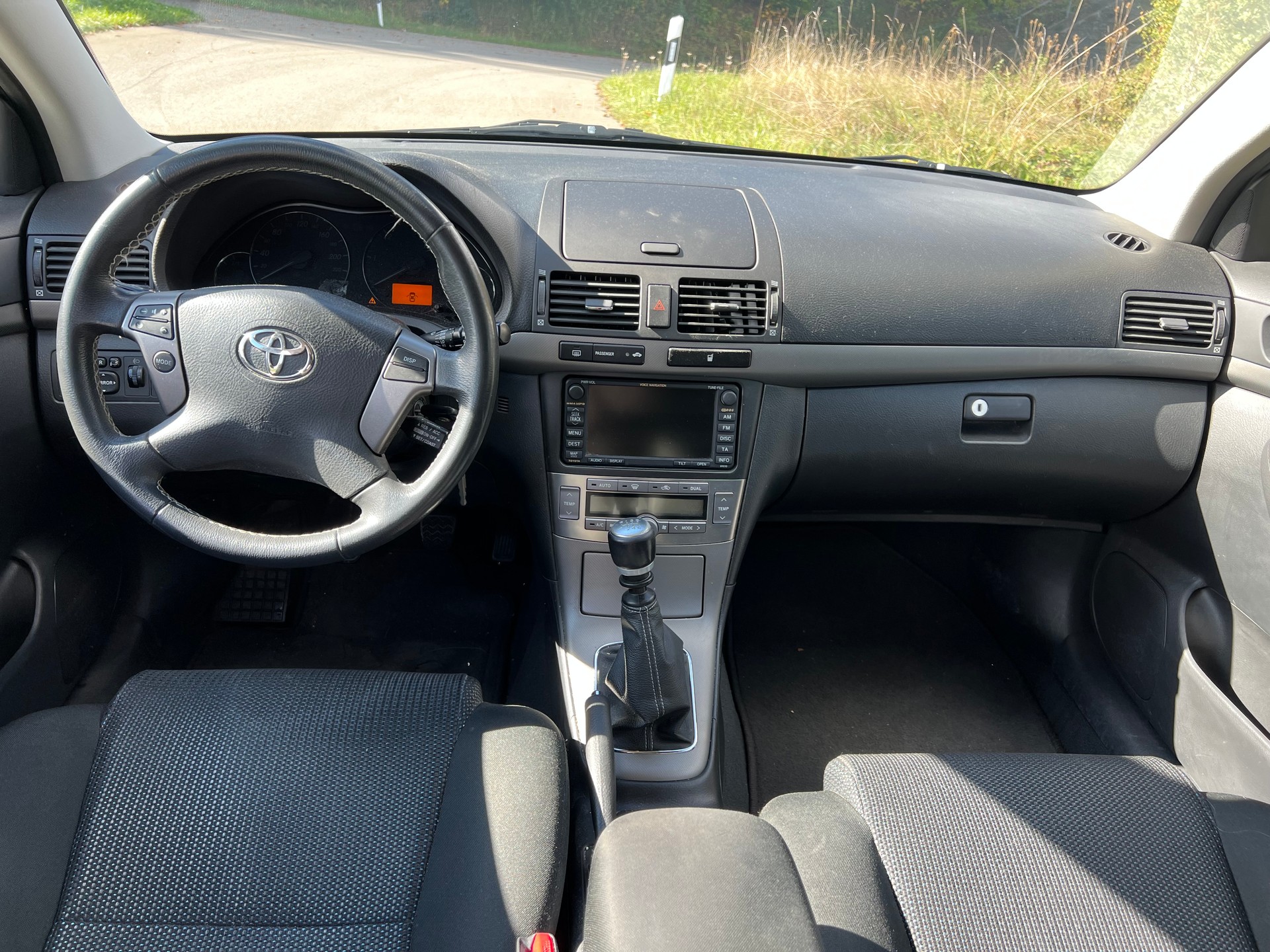 TOYOTA Avensis 2.2D-4 D CleanP. Linea Sol Prem.-image-10