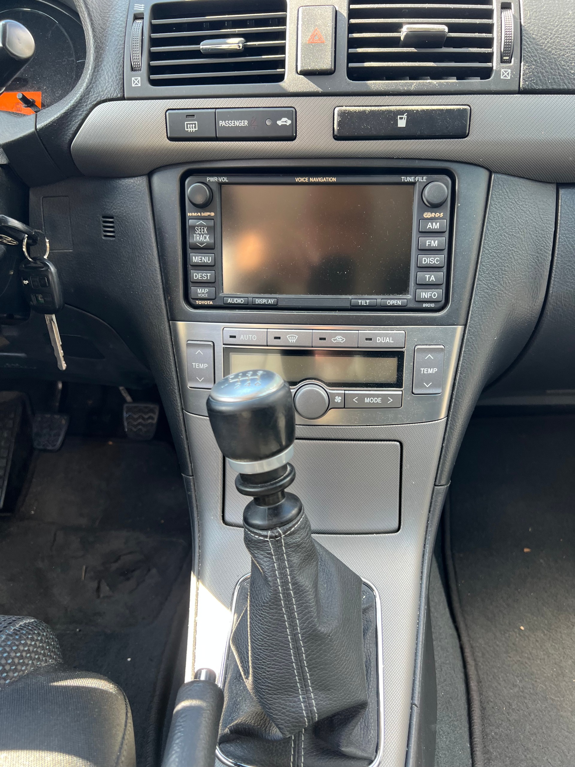 TOYOTA Avensis 2.2D-4 D CleanP. Linea Sol Prem.-image-9