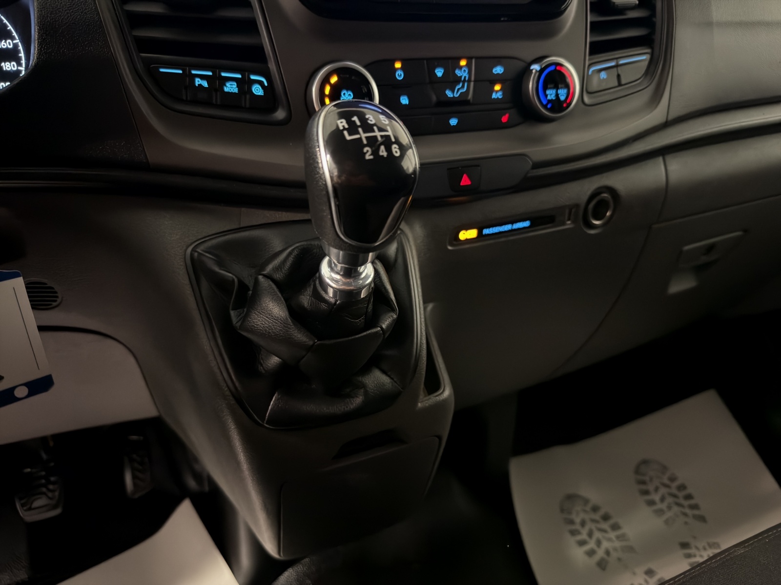 FORD Transit Custom Van 320 L2H1 Trend-image-12