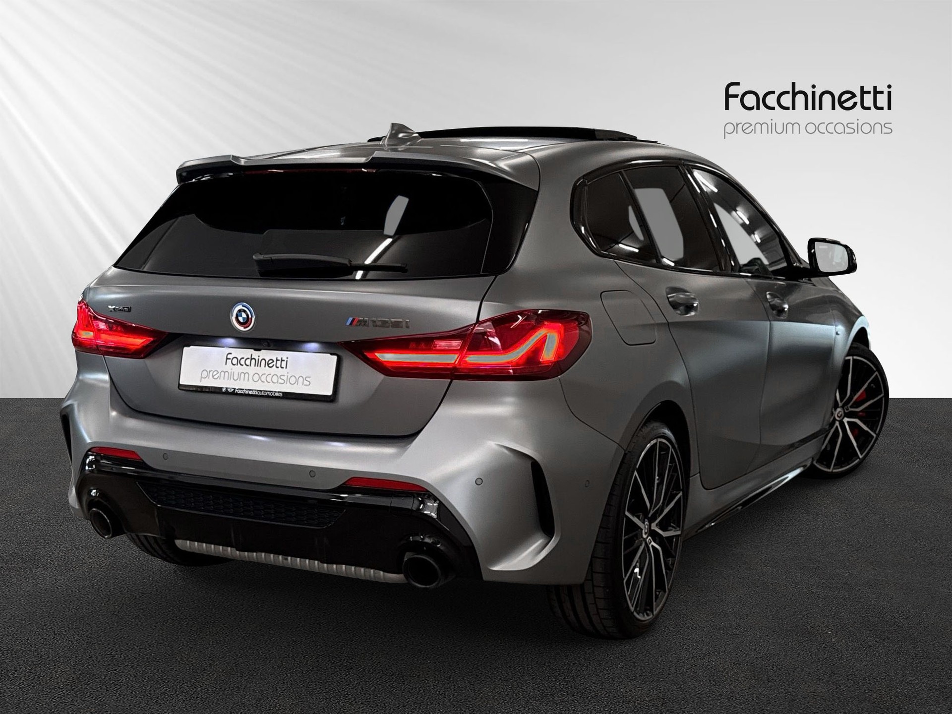 BMW M135i xDrive Swiss Performance Steptronic-showroom-element-2